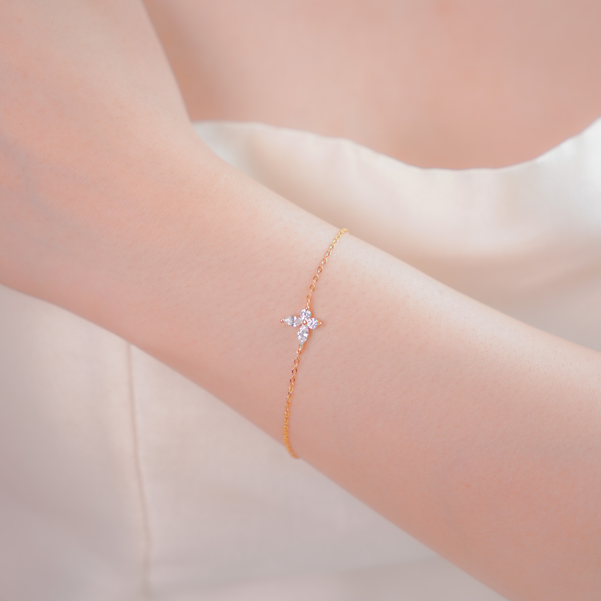 Lắc tay bạc nữ mạ vàng 14K cao cấp LAVESTA LAV213 Vanessa thiết kế cánh bướm thanh thoát, biểu tượng vẻ đẹp và sự tự do
