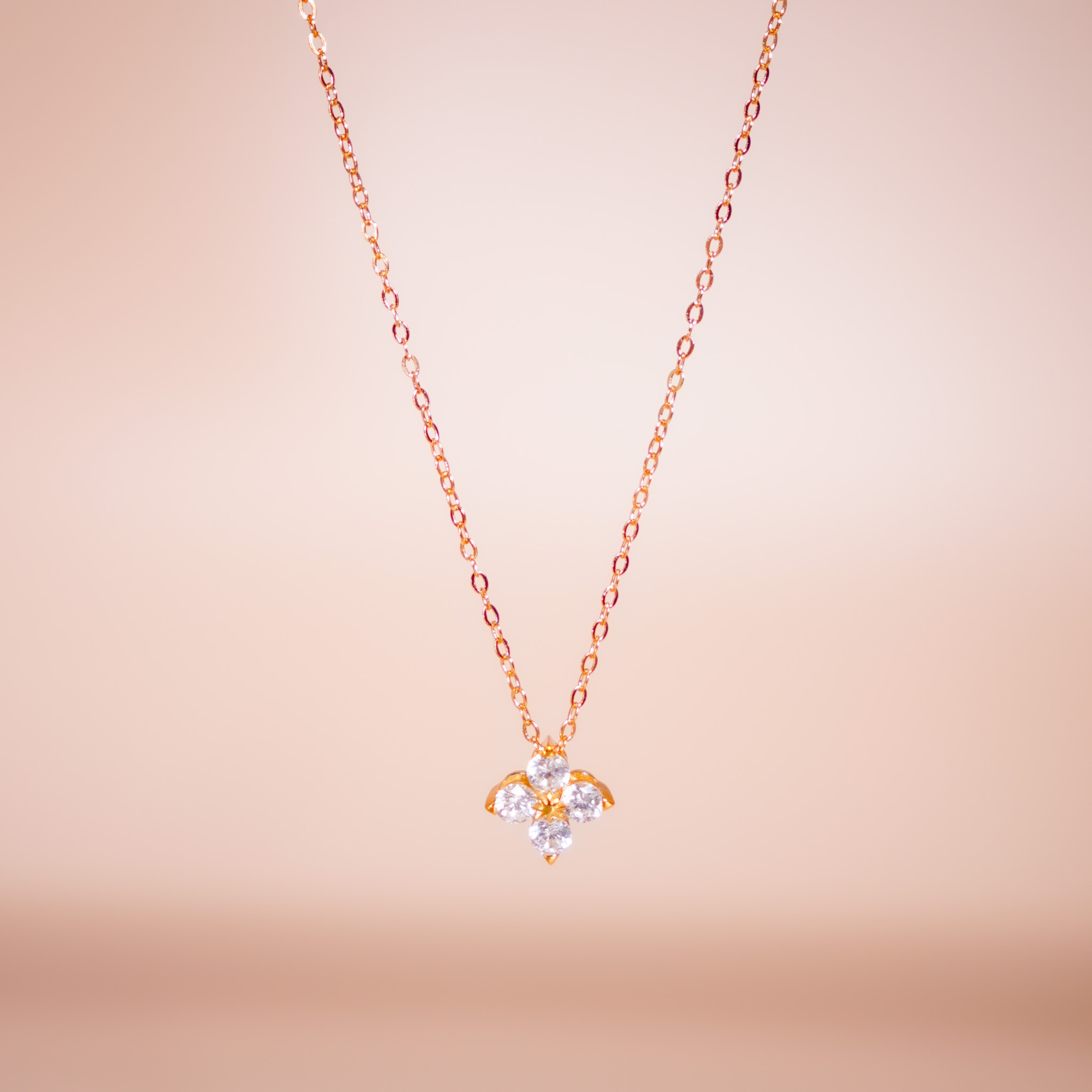 Dây chuyền bạc nữ mạ vàng 14K cao cấp LAVESTA LAV212 Tina cụm hoa bốn cánh mang biểu tượng của sự nữ tính