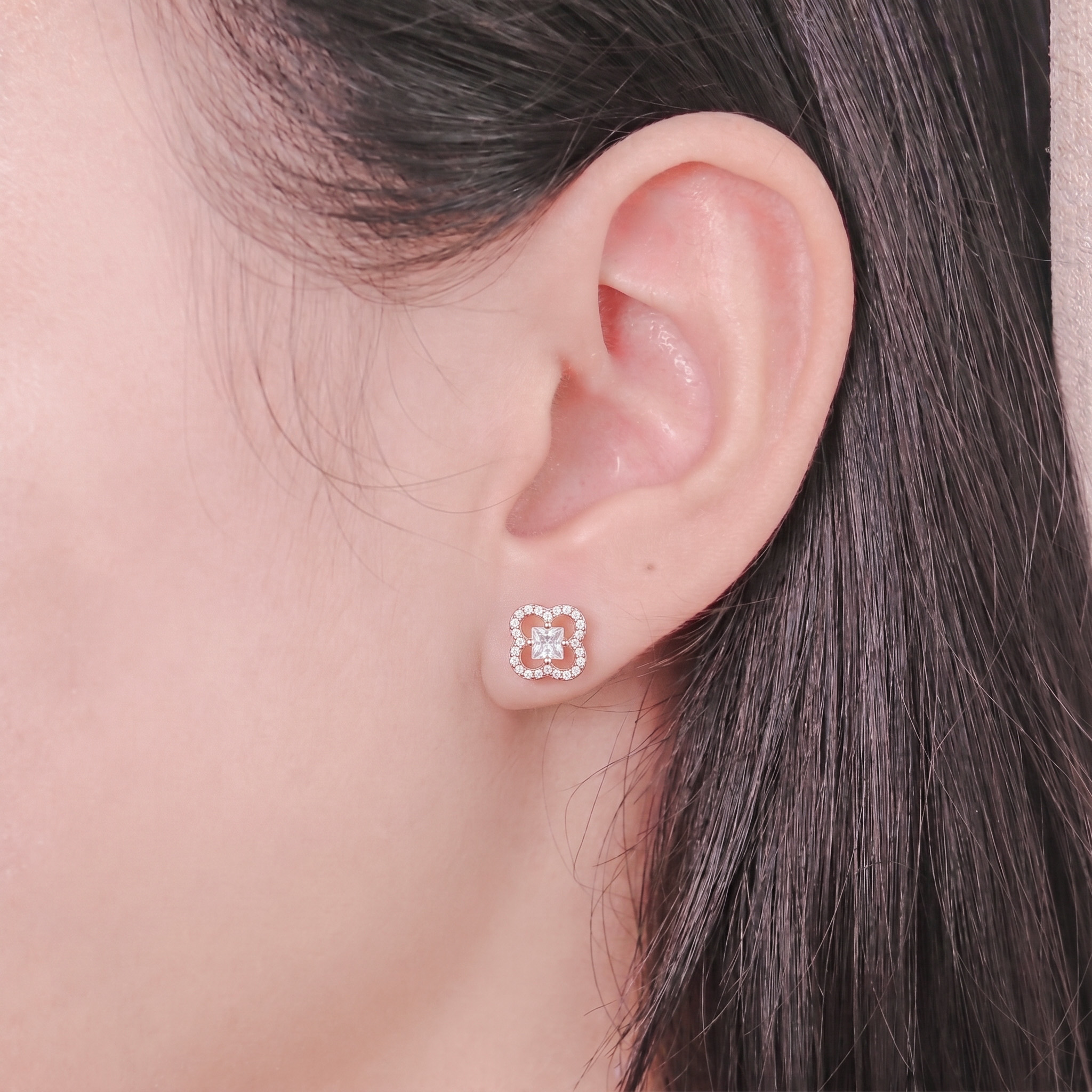 Bông tai bạc nữ mạ vàng hồng 18K cao cấp LAVESTA LAV246 Rosy thiết kế cỏ 4 lá biểu tượng may mắn và đẳng cấp vĩnh cửu