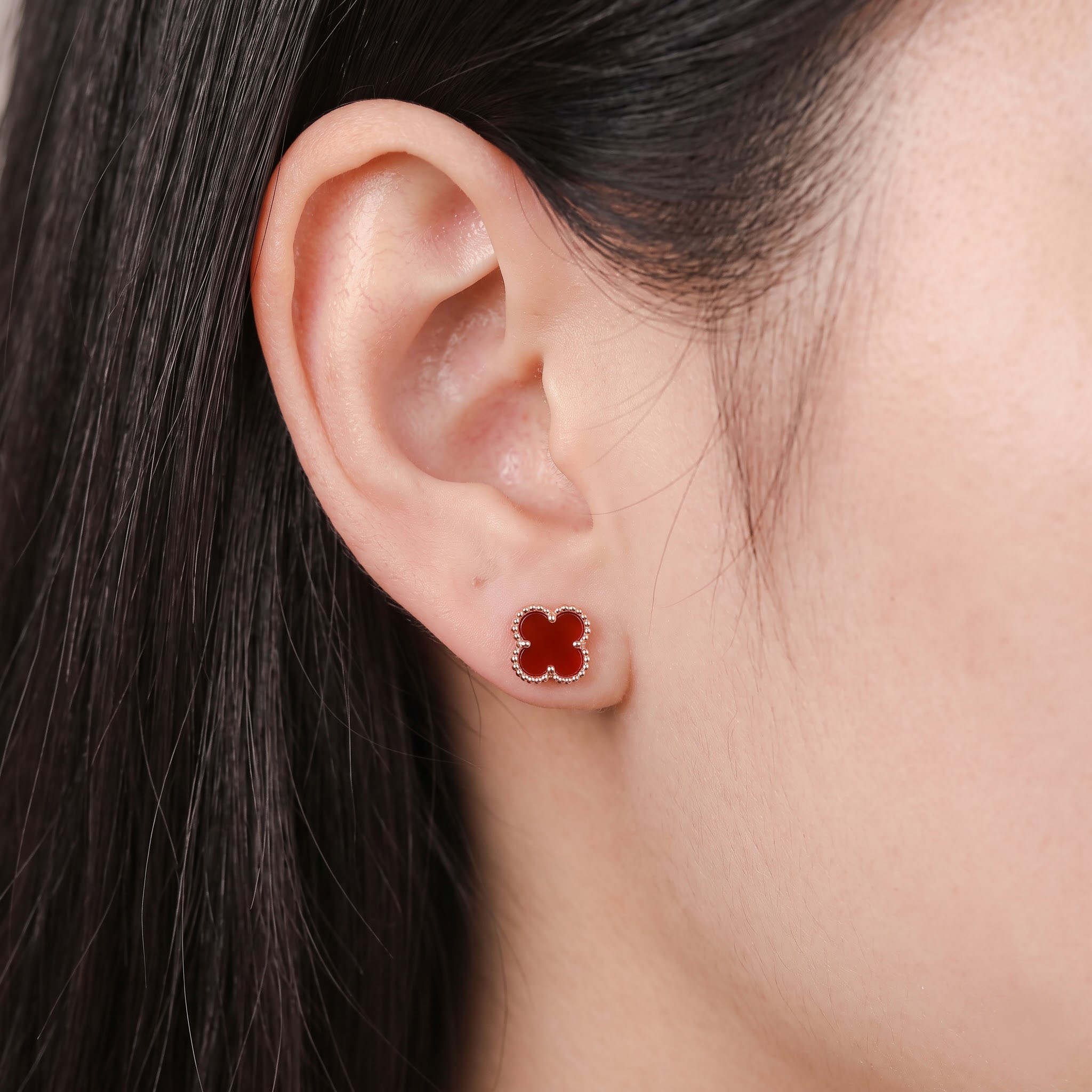 Bông tai bạc nữ mạ vàng hồng 18K cao cấp LAVESTA LAV271 Moni thiết kế cỏ 4 lá sắc đỏ quyến rũ mang vẻ đẹp vượt thời gian