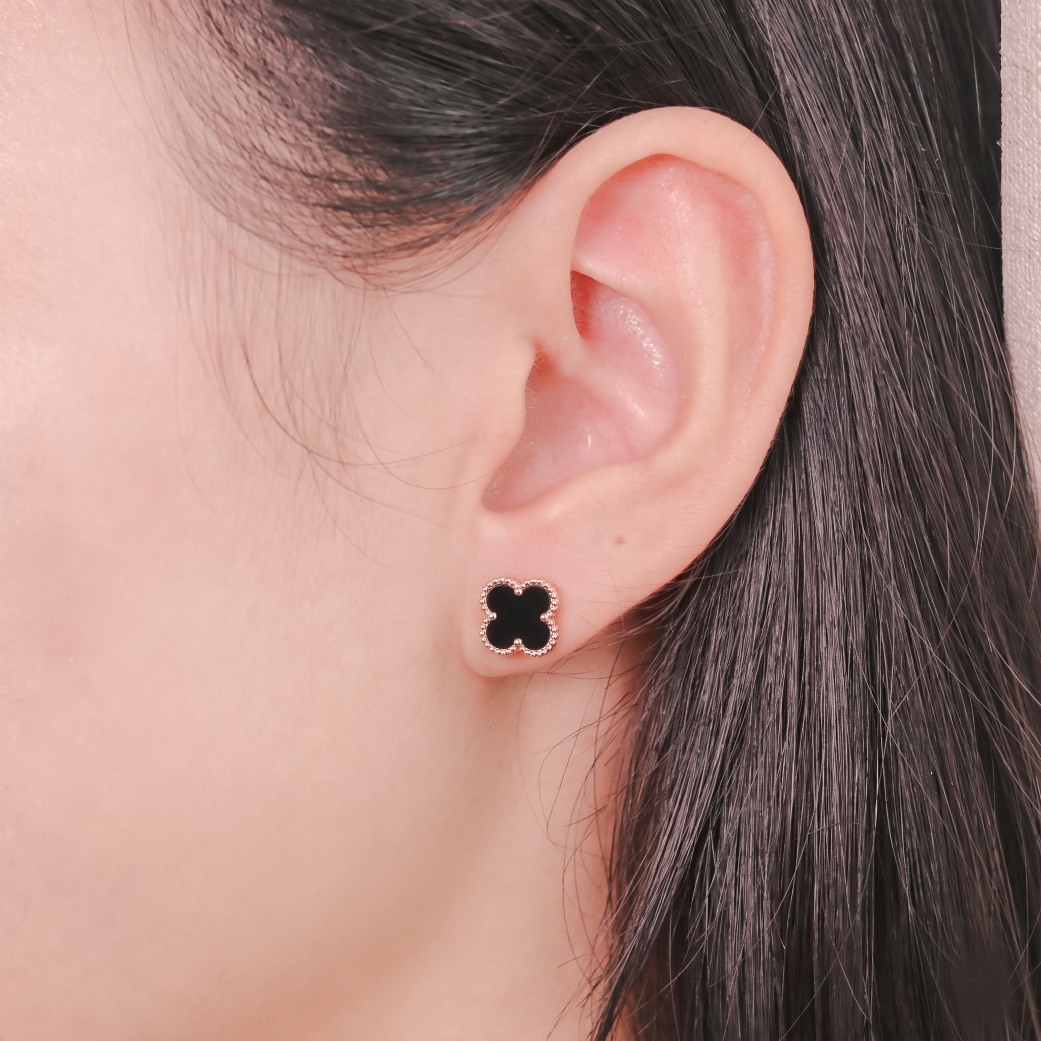 Bông tai bạc nữ mạ vàng hồng 18K cao cấp LAVESTA LAV272 Noir thiết kế cỏ 4 lá sắc đen thanh lịch mang khí chất, may mắn