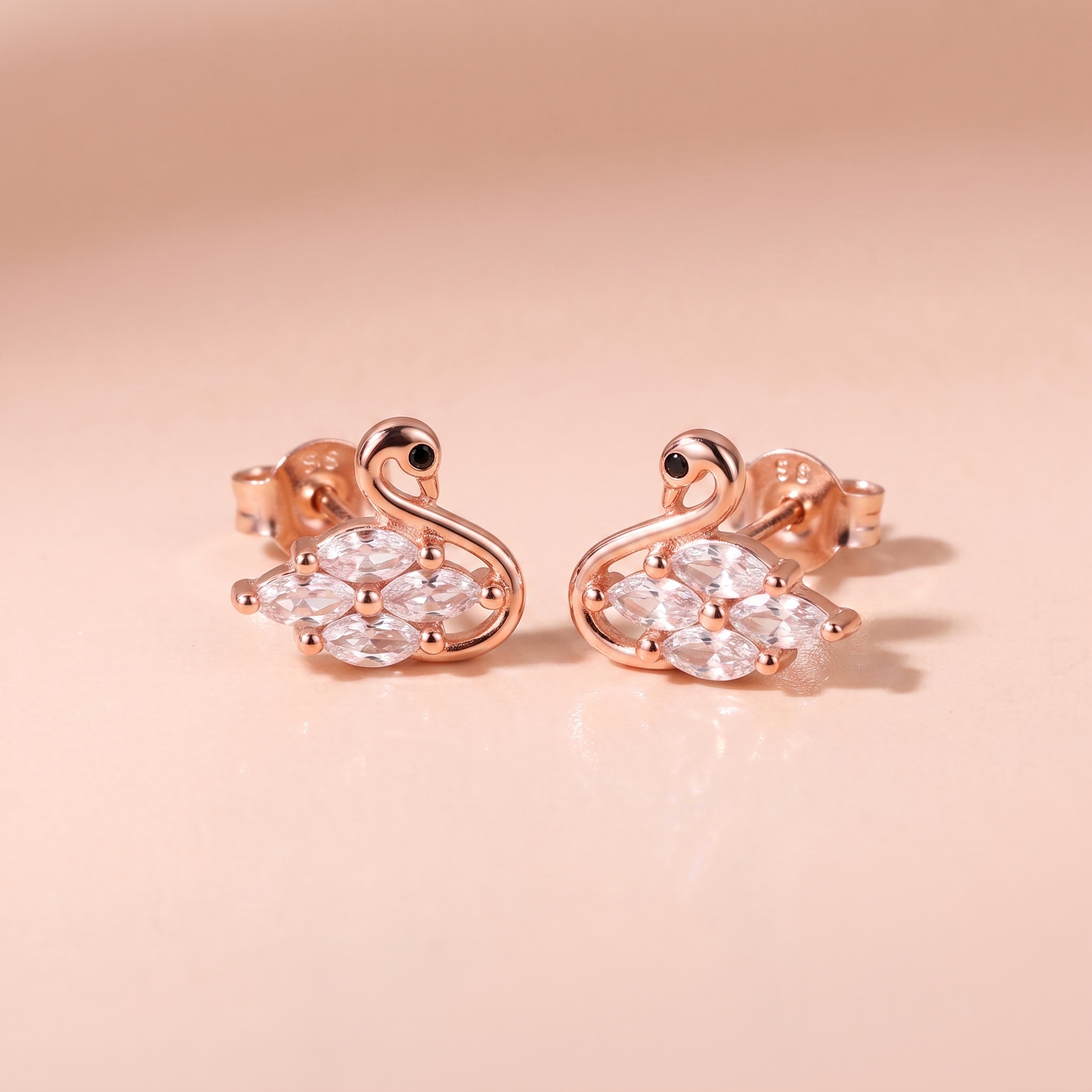 Bông tai bạc nữ mạ vàng hồng 18K và mạ bạch kim LAVESTA LAV245 Eleanor thiết kế thiên nga mang vẻ đẹp thanh cao, vĩnh cửu