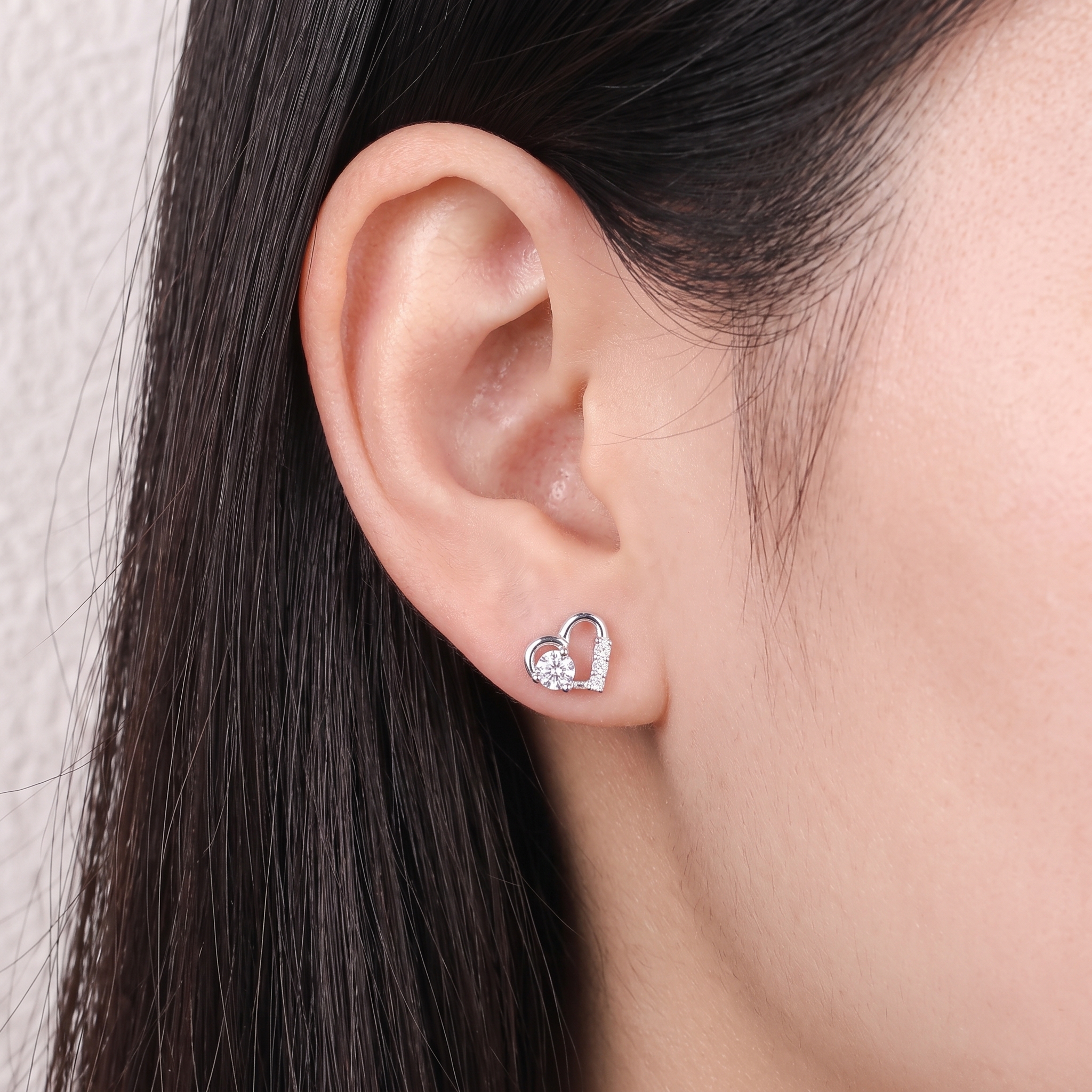 Bông tai nữ bạc xi bạch kim cao cấp LAVESTA LAV247 Honey thiết kế trái tim vĩnh cửu mang vẻ đẹp nữ tính và gắn kết