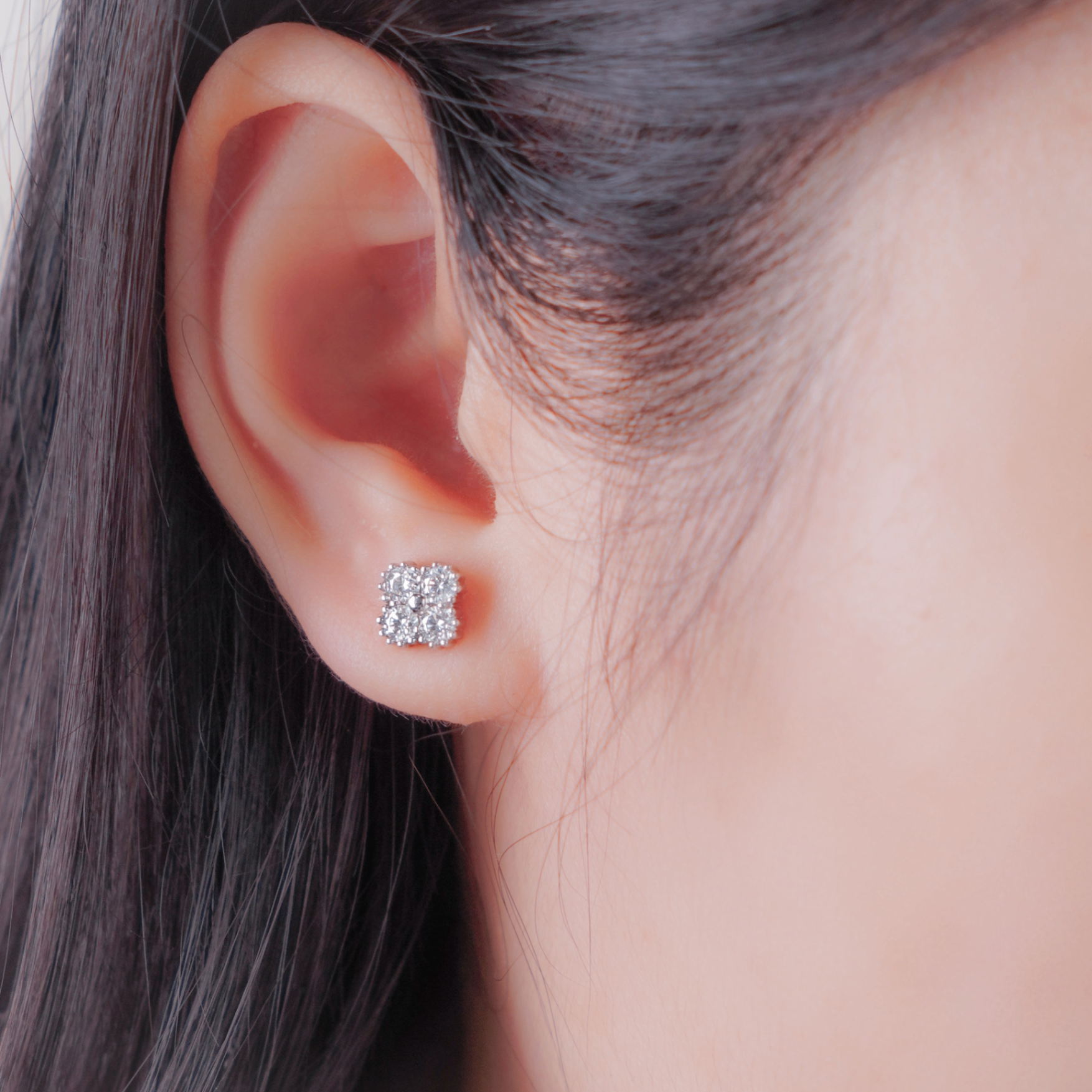 Bông tai nữ bạc xi bạch kim full đá Moissanite LAVESTA KC156 Mina cỏ 4 lá lấp lánh mang biểu tượng may mắn, vĩnh cửu
