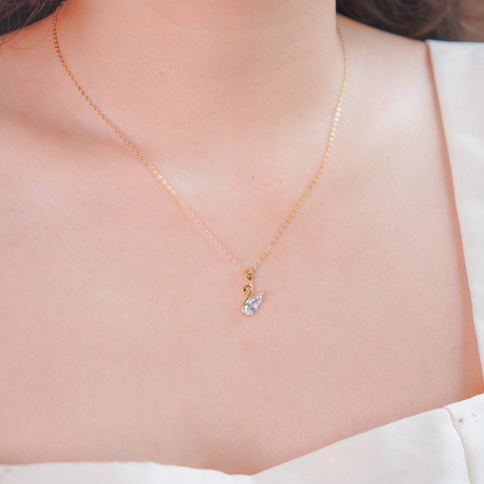 Dây chuyền bạc nữ mạ vàng 14K và mạ bạch kim cao cấp LAVESTA LAV211 Monica thiết kế mặt thiên nga thanh lịch, nữ tính
