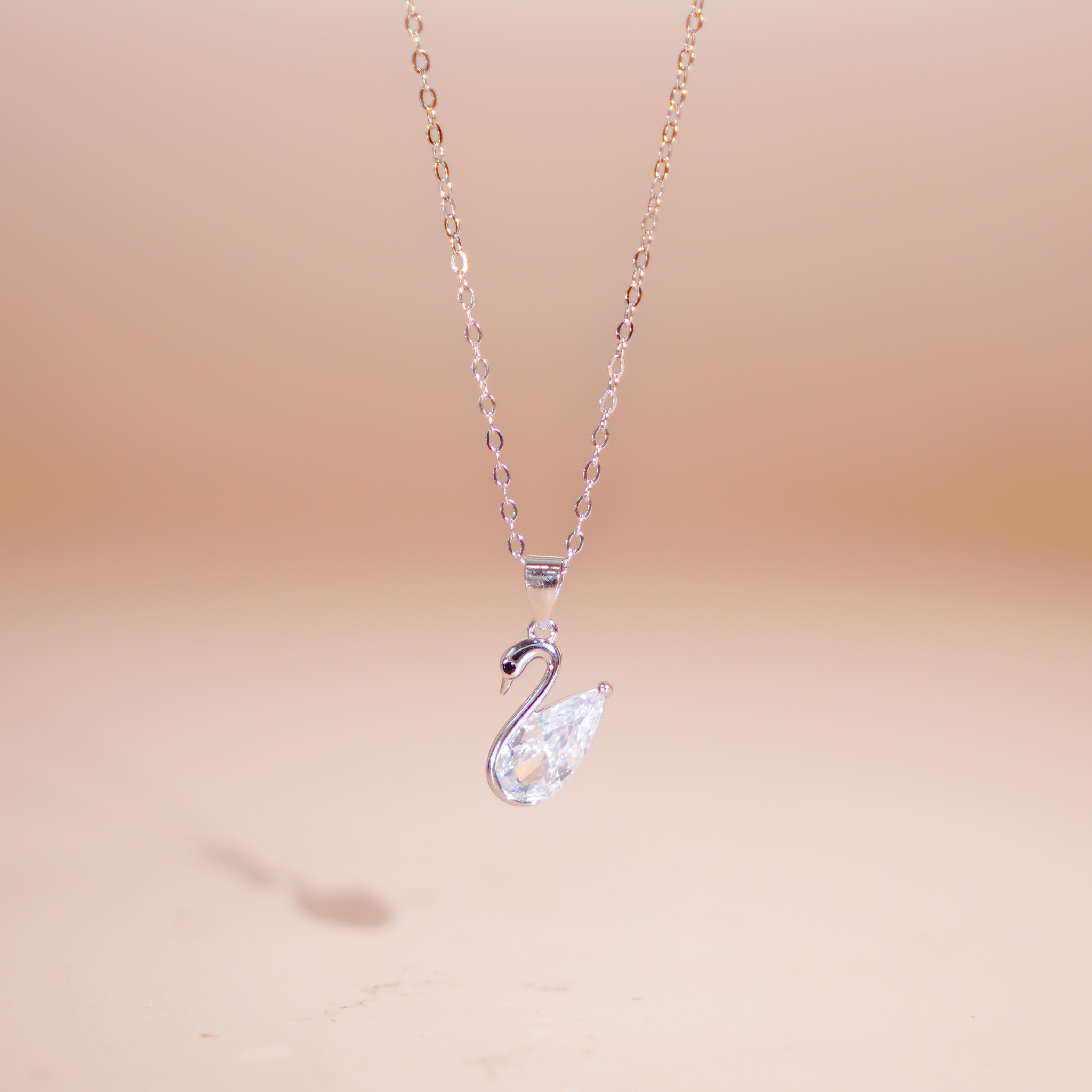 Dây chuyền bạc nữ mạ vàng 14K và mạ bạch kim cao cấp LAVESTA LAV211 Monica thiết kế mặt thiên nga thanh lịch, nữ tính