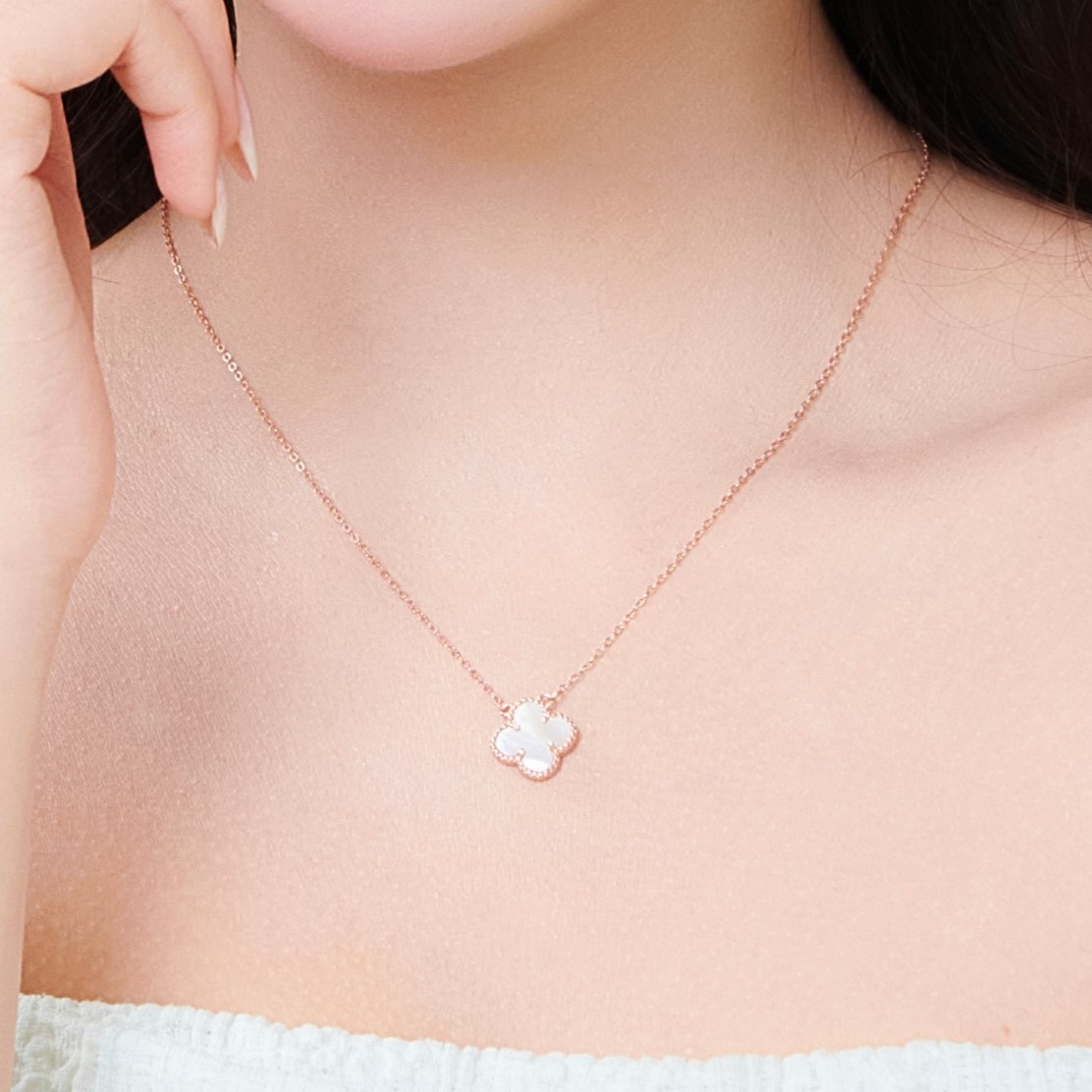 Dây chuyền bạc nữ mạ vàng hồng 18K LAVESTA LAV203 cổ bốn lá thiết kế sang chảnh, thời thượng