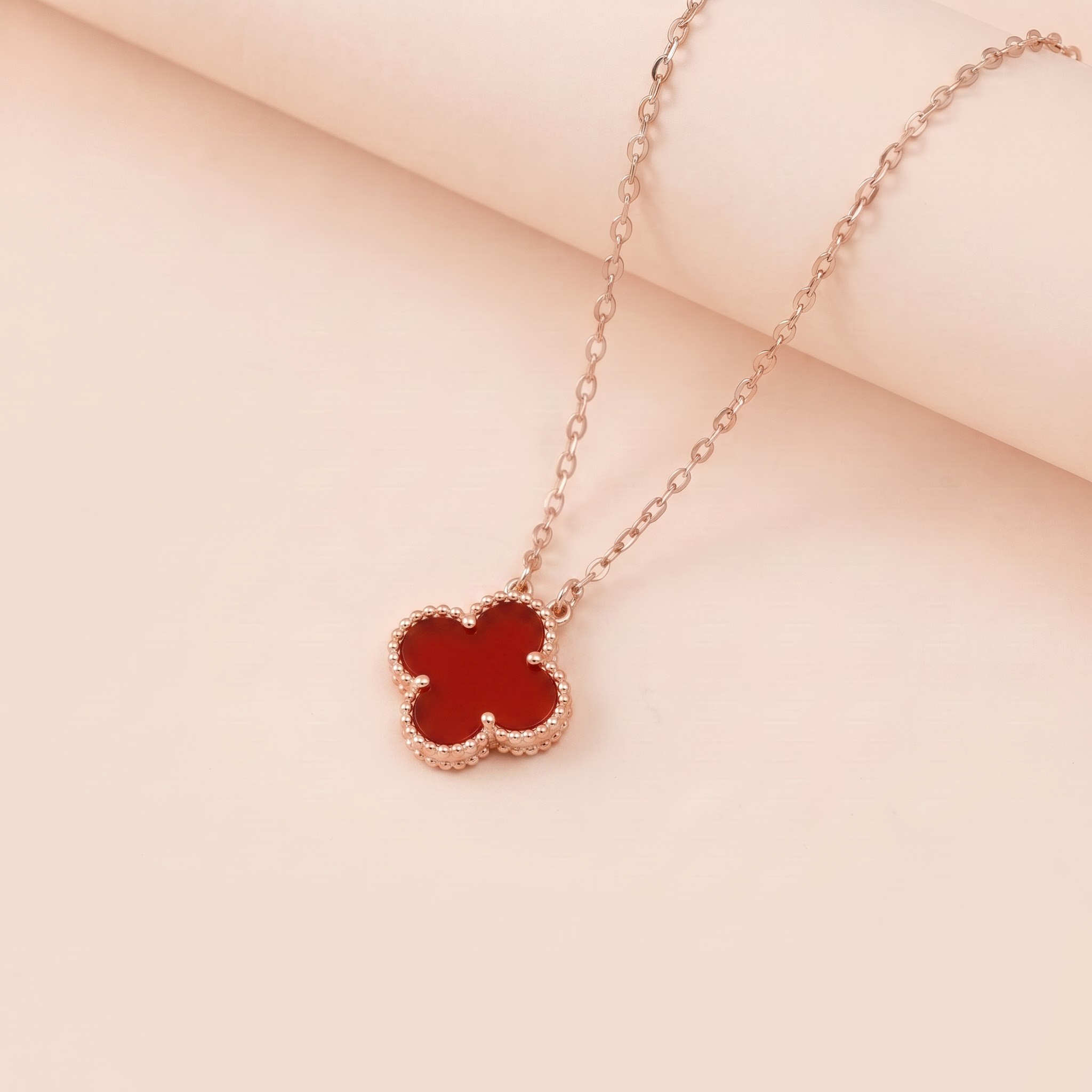 Dây chuyền bạc nữ mạ vàng hồng 18K cao cấp LAVESTA LAV252 Nabi mặt cỏ bốn lá đỏ mang may mắn và khí chất quý phái