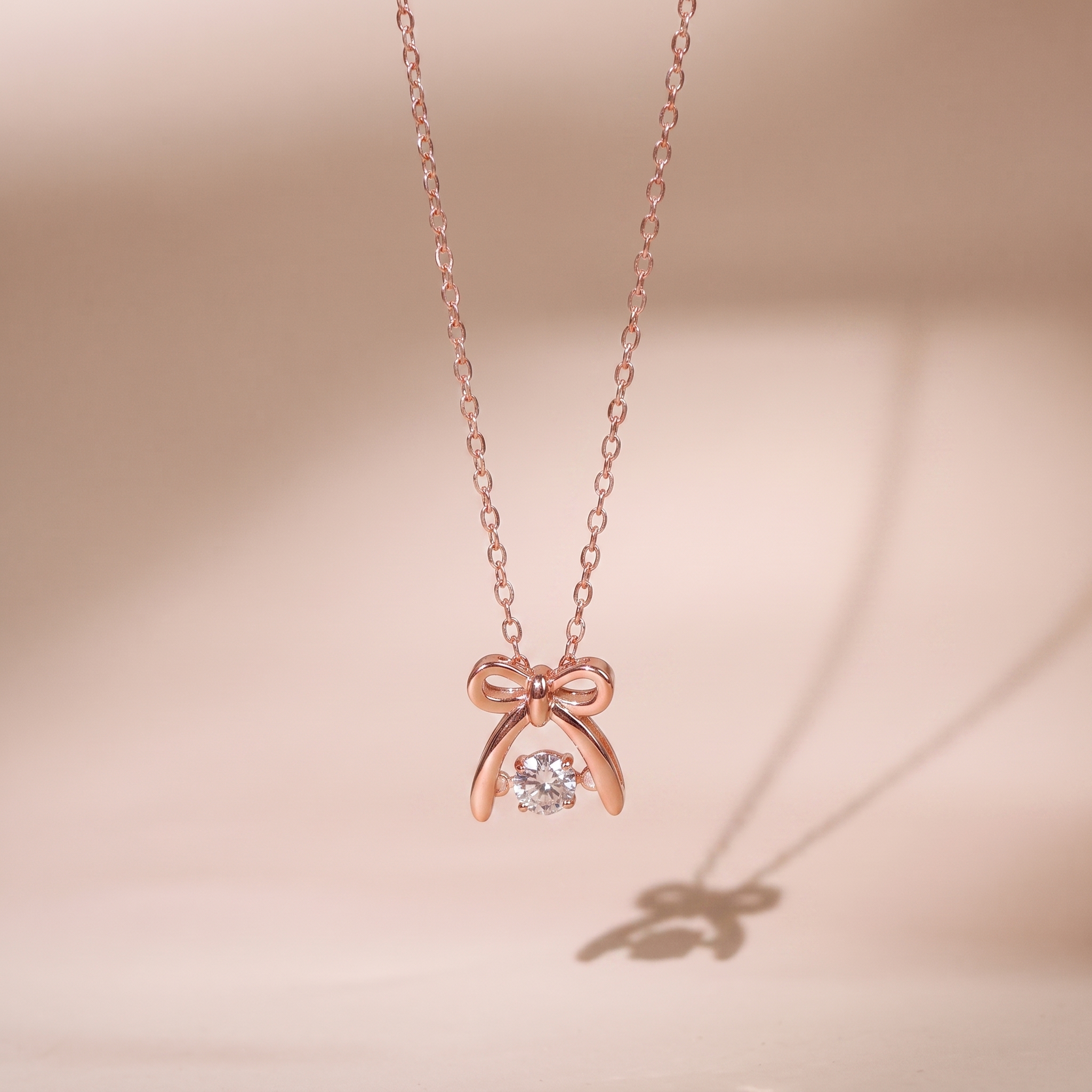 Dây chuyền bạc nữ mạ vàng hồng 18K và bạch kim cao cấp LAVESTA LAV237 Mirin thiết kế nơ mang vẻ đẹp nữ tính và dịu dàng