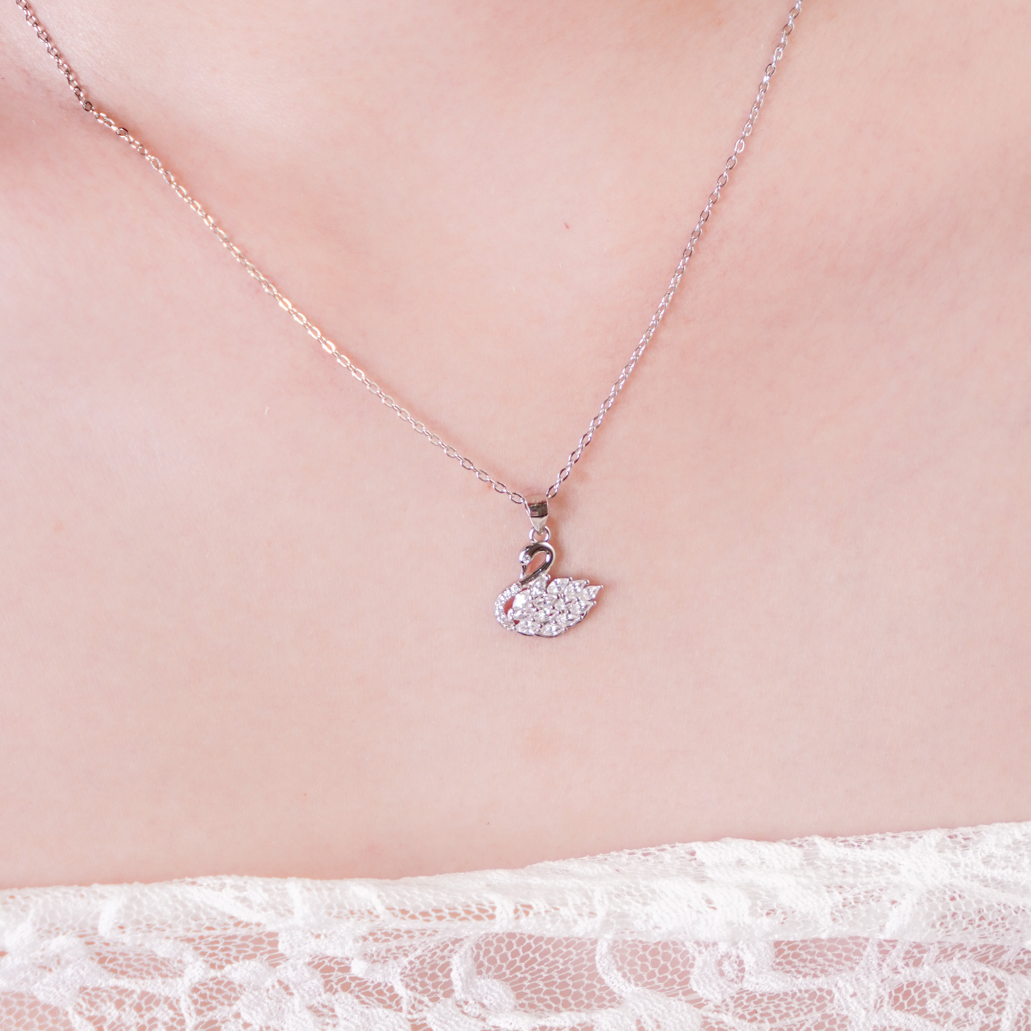 Dây chuyền bạc nữ mạ vàng hồng 18K và mạ bạch kim cao cấp LAVESTA LAV199 Eleanor thiết kế mặt thiên nga mang vẻ đẹp sang trọng vĩnh cửu Eleasofia