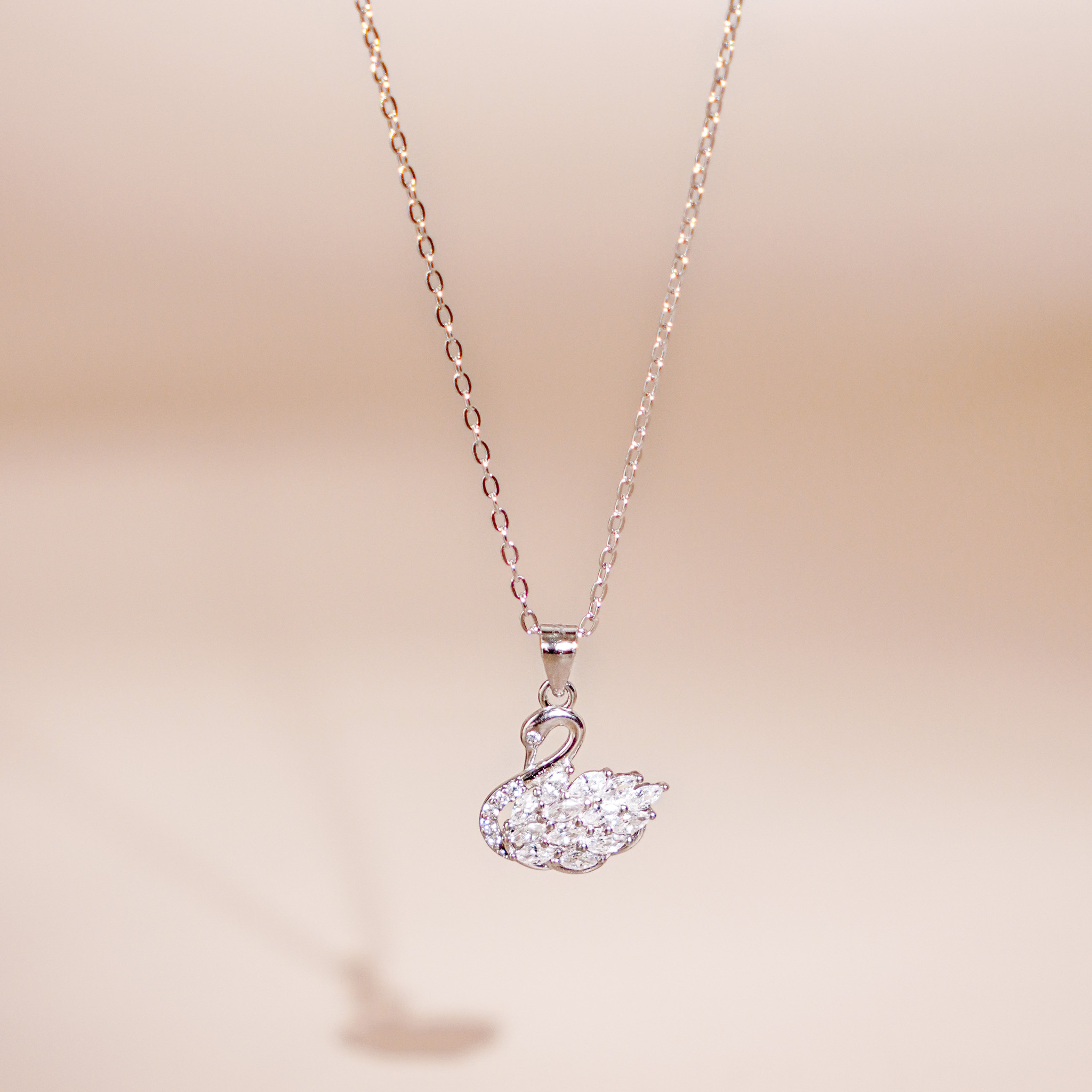 Dây chuyền bạc nữ mạ vàng hồng 18K và mạ bạch kim cao cấp LAVESTA LAV199 Eleanor thiết kế mặt thiên nga mang vẻ đẹp sang trọng vĩnh cửu Eleasofia
