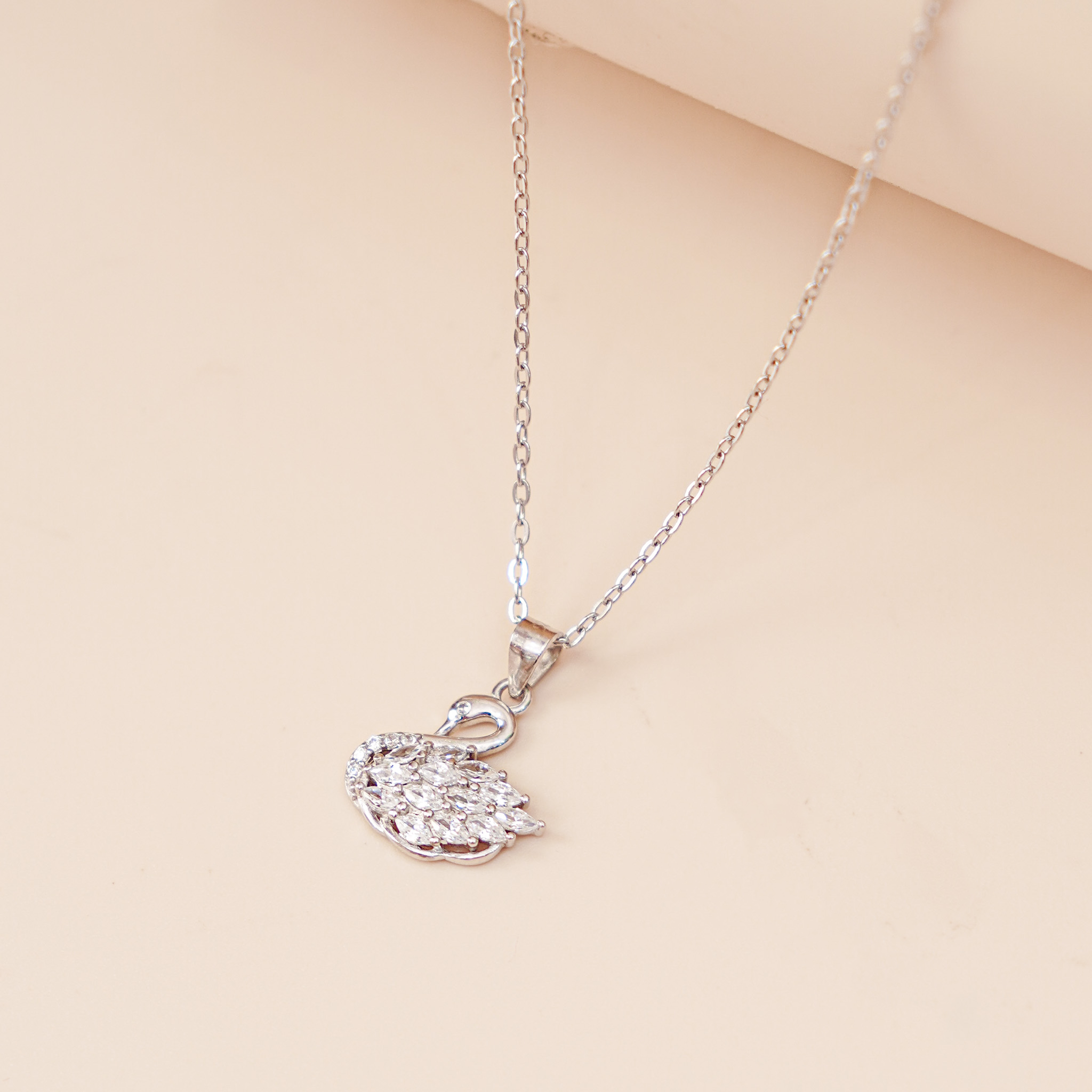 Dây chuyền bạc nữ mạ vàng hồng 18K và mạ bạch kim cao cấp LAVESTA LAV199 Eleanor thiết kế mặt thiên nga mang vẻ đẹp sang trọng vĩnh cửu Eleasofia