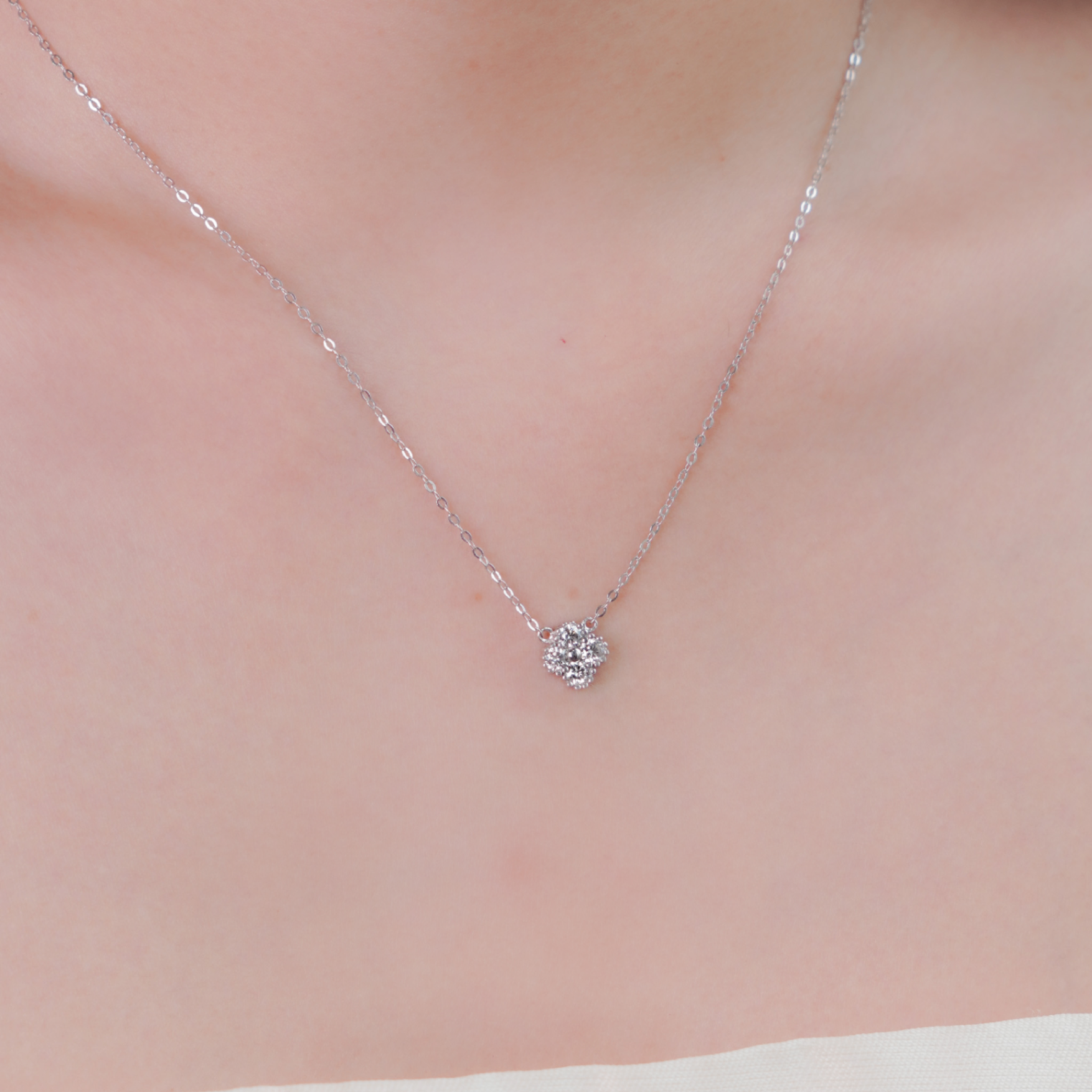 Dây chuyền nữ bạc xi bạch kim full đá Moissanite LAVESTA KC155 Mina cỏ 4 lá lấp lánh mang biểu tượng may mắn, vĩnh cửu