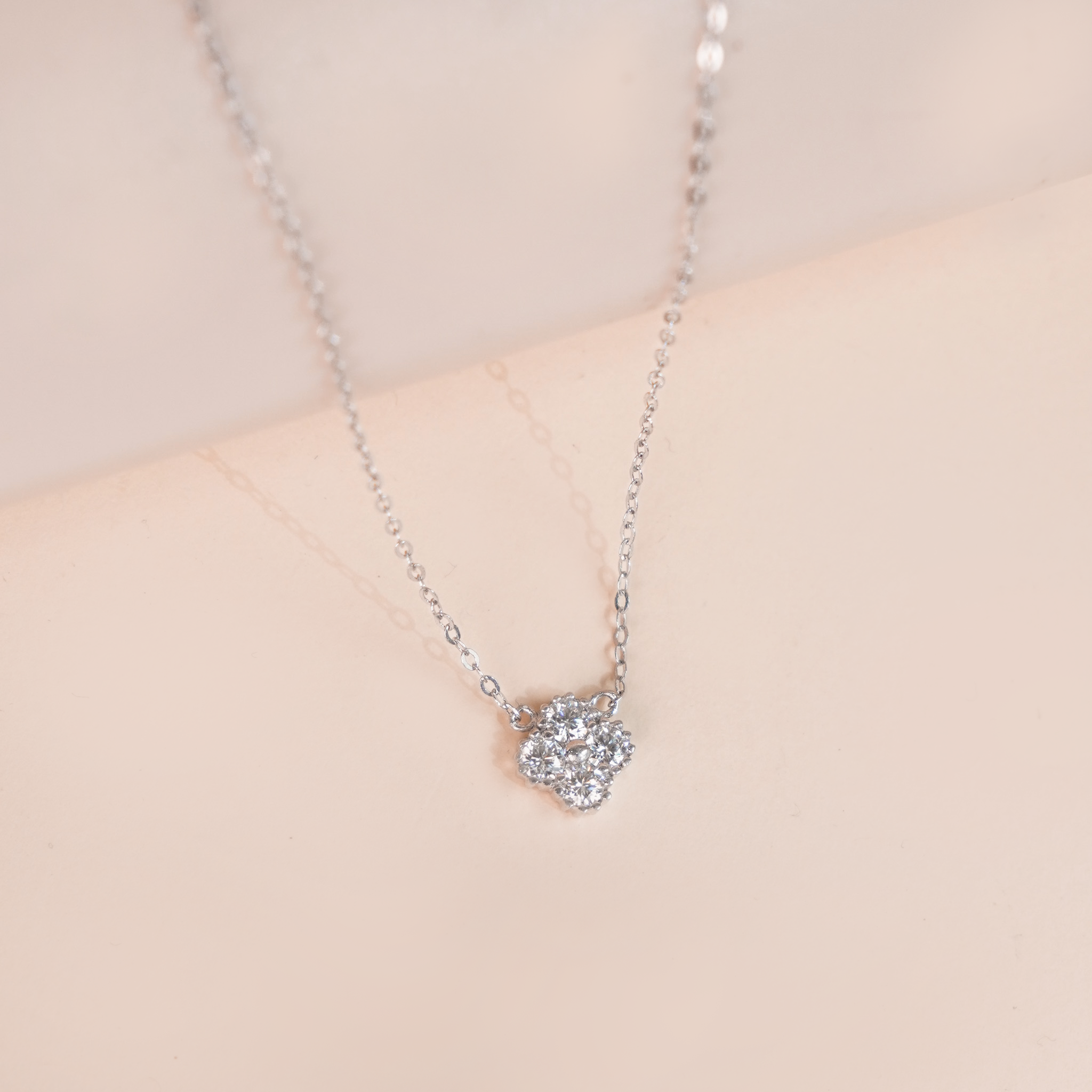 Dây chuyền nữ bạc xi bạch kim full đá Moissanite LAVESTA KC155 Mina cỏ 4 lá lấp lánh mang biểu tượng may mắn, vĩnh cửu