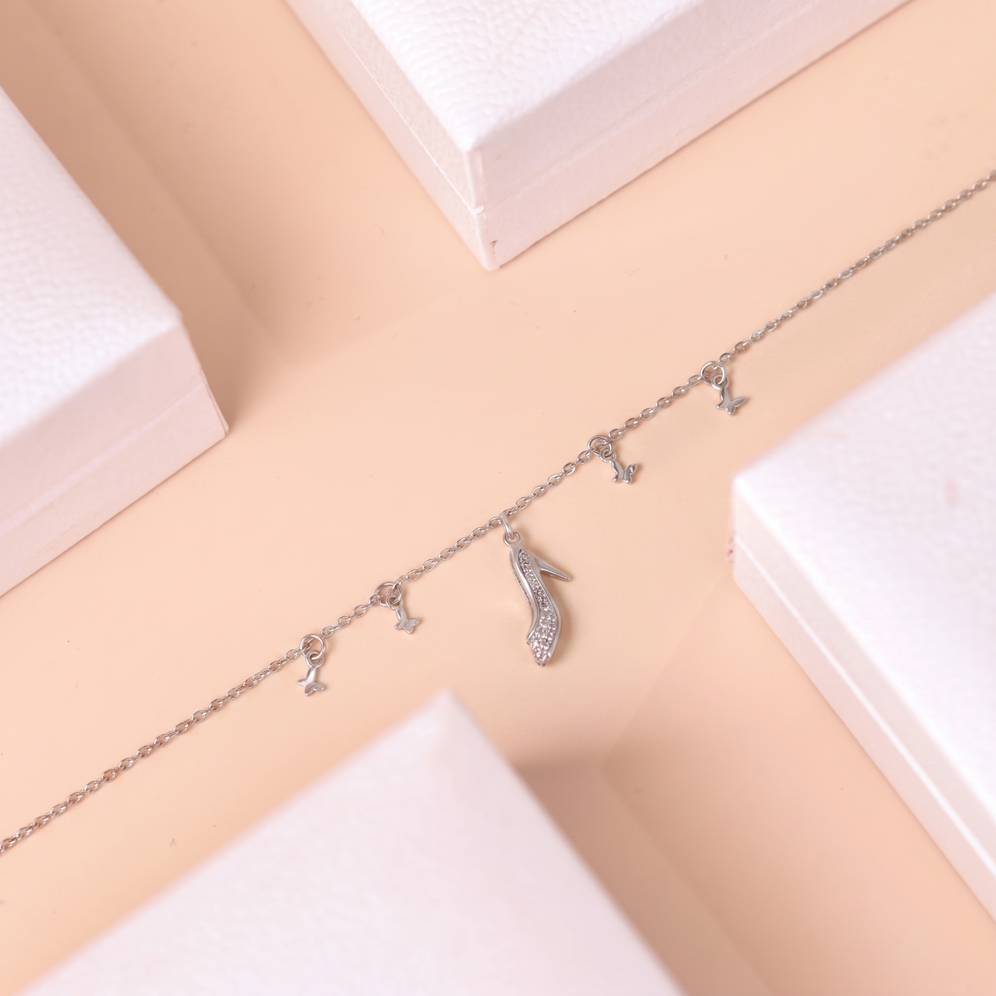 Lắc chân nữ bạc xi bạch kim cao cấp LAVESTA LAV225 Cinderella biểu tượng của sự kiêu hãnh và bước chuyển mình hoàng gia