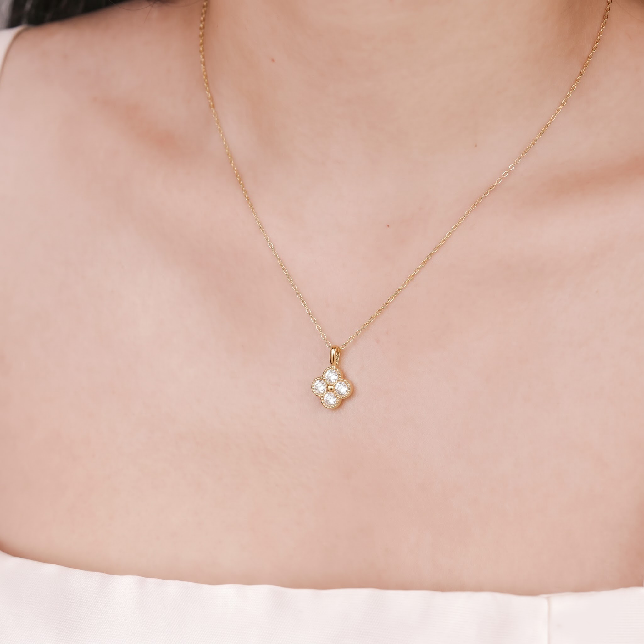 Dây chuyền bạc nữ mạ vàng 14K LAVESTA LAV270 thiết kế cỏ bốn lá mang vẻ đẹp tinh tế, nữ tính