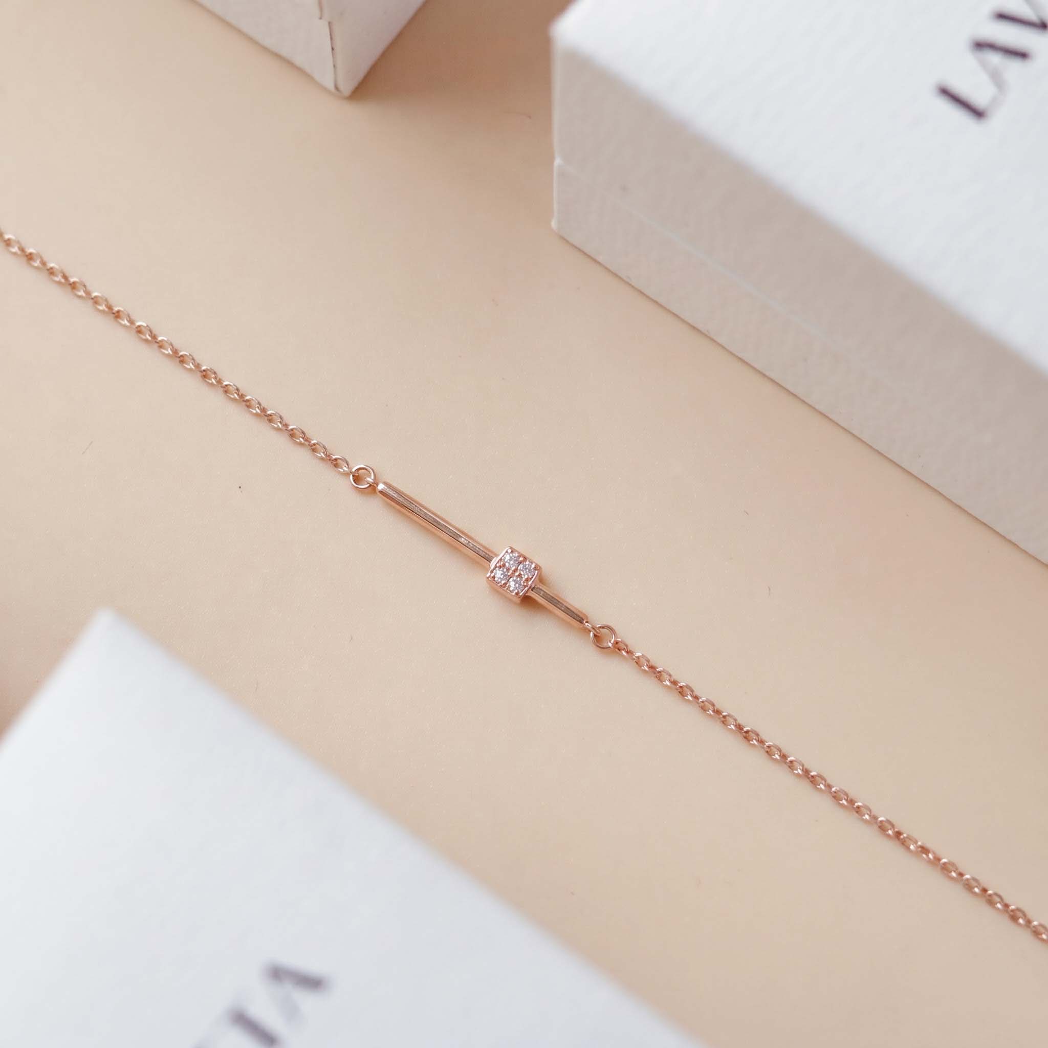 Lắc tay bạc nữ mạ vàng hồng 18K cao cấp LAVESTA LAV264 Haley thiết kế dải ánh kim nữ tính và thời thượng