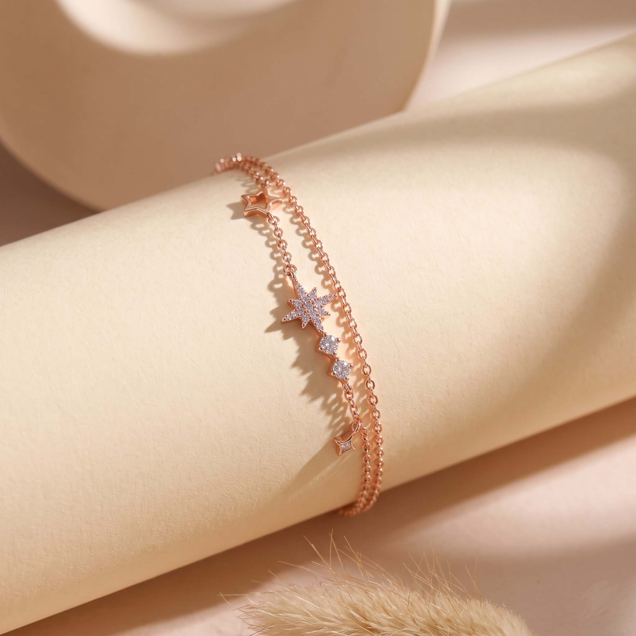 Lắc tay bạc nữ mạ vàng hồng 18K cao cấp LAVESTA LAV266 Judy thiết kế dải tinh tú rực rỡ, mang vẻ đẹp kiêu hãnh và bí ẩn Lamy