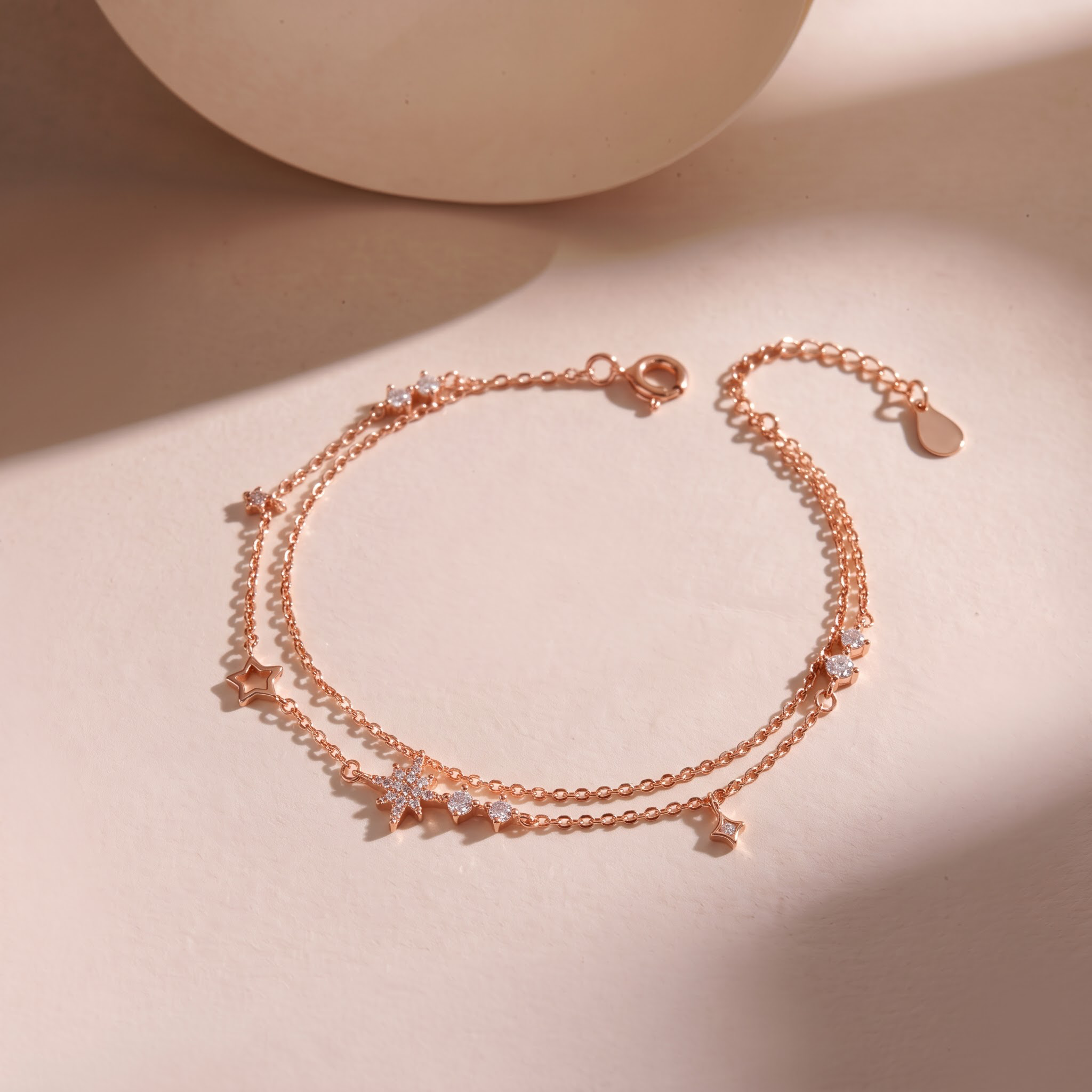 Lắc tay bạc nữ mạ vàng hồng 18K cao cấp LAVESTA LAV266 Judy thiết kế dải tinh tú rực rỡ, mang vẻ đẹp kiêu hãnh và bí ẩn
