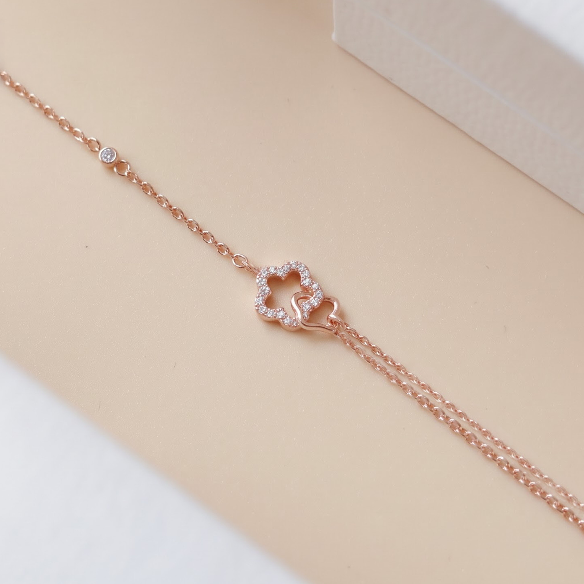 Lắc tay bạc nữ mạ vàng hồng 18K cao cấp LAVESTA LAV268 Vani thiết kế bông hoa mang vẻ đẹp tinh tế, nữ tính