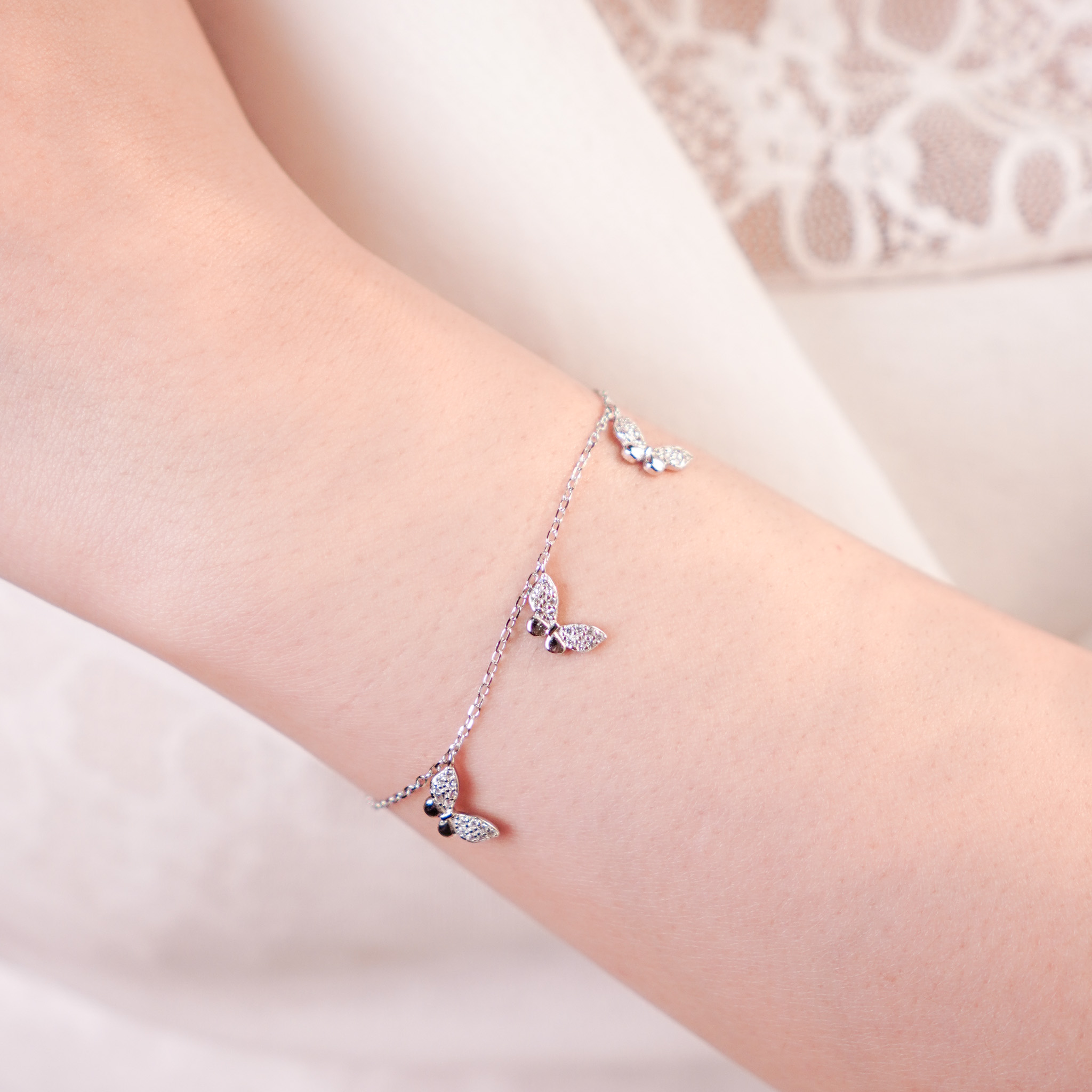 Lắc tay nữ bạc xi bạch kim LAVESTA LAV218 Bambi thiết kế mặt hồ điệp vẻ đẹp mong manh và tự do Freedom