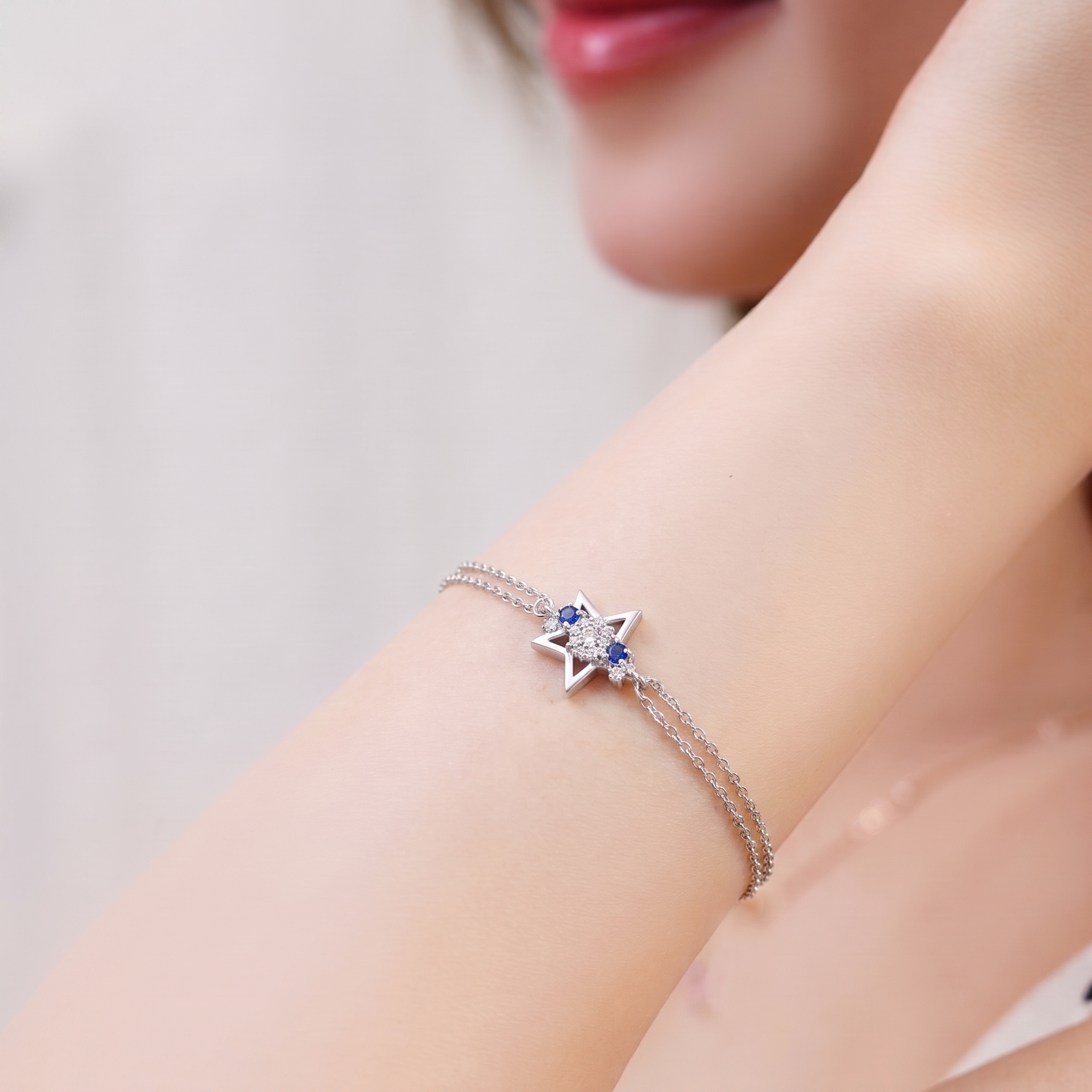 Lắc tay nữ bạc xi bạch kim cao cấp LAVESTA LAV241 Rina thiết kế mặt ngôi sao đá xanh biểu tượng khát vọng và quyến rũ