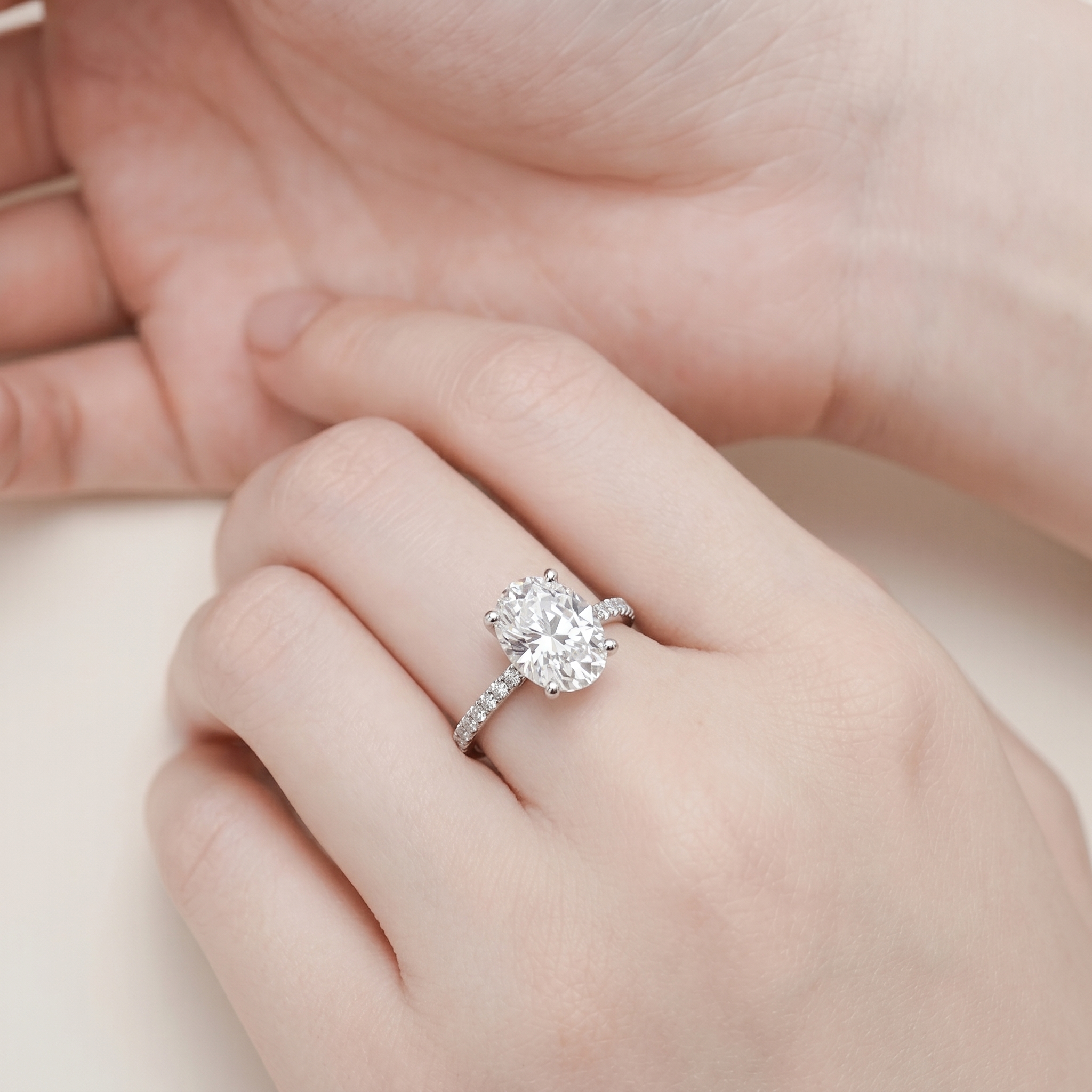 Nhẫn nữ bạc xi bạch kim KC167 Oval 7x9mm Moissanite sang trọng Eleasofia