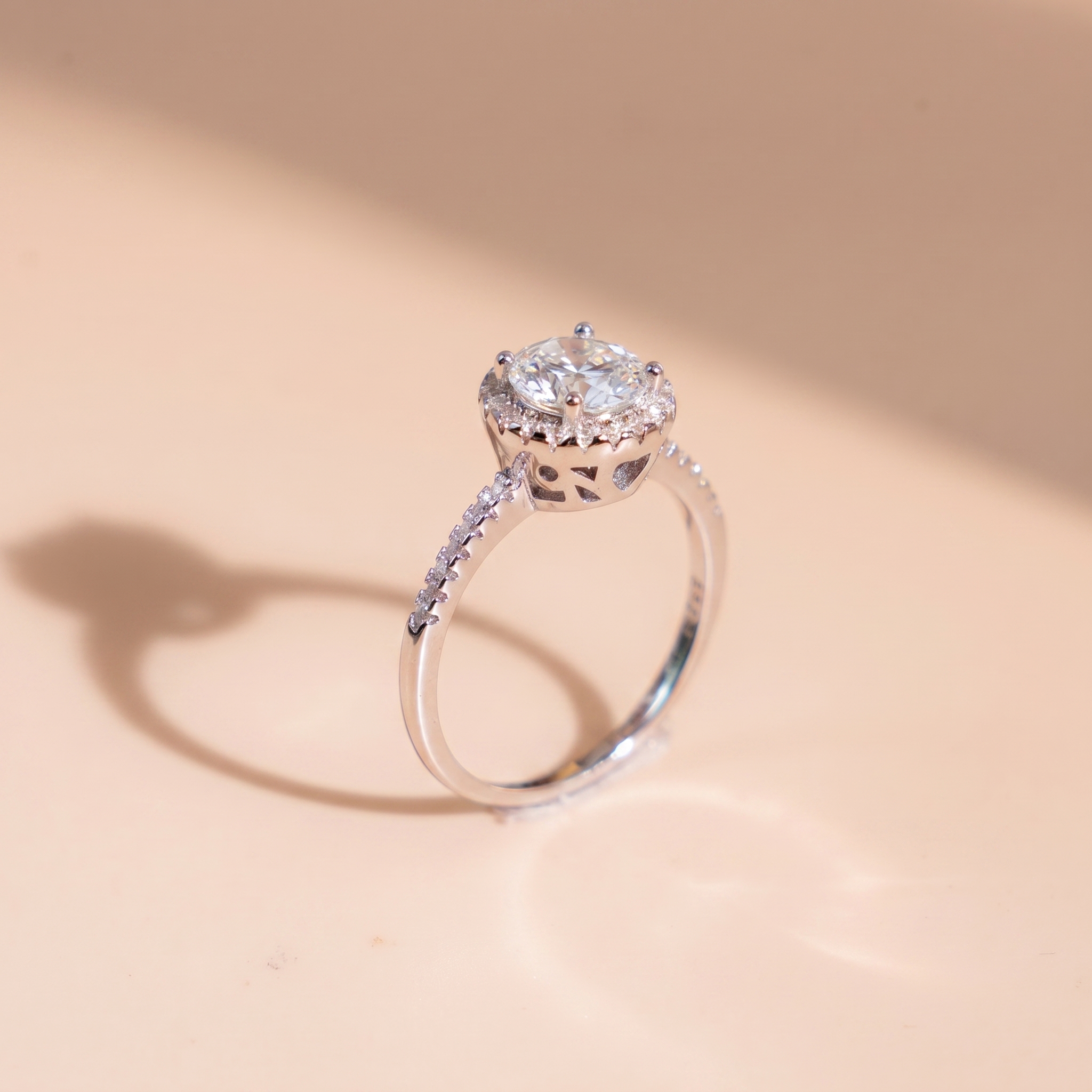 Nhẫn nữ bạc xi bạch kim đá Moissanite 6.5 ly kiểm định GRA LAVESTA KC168 sang trọng, thời thượng