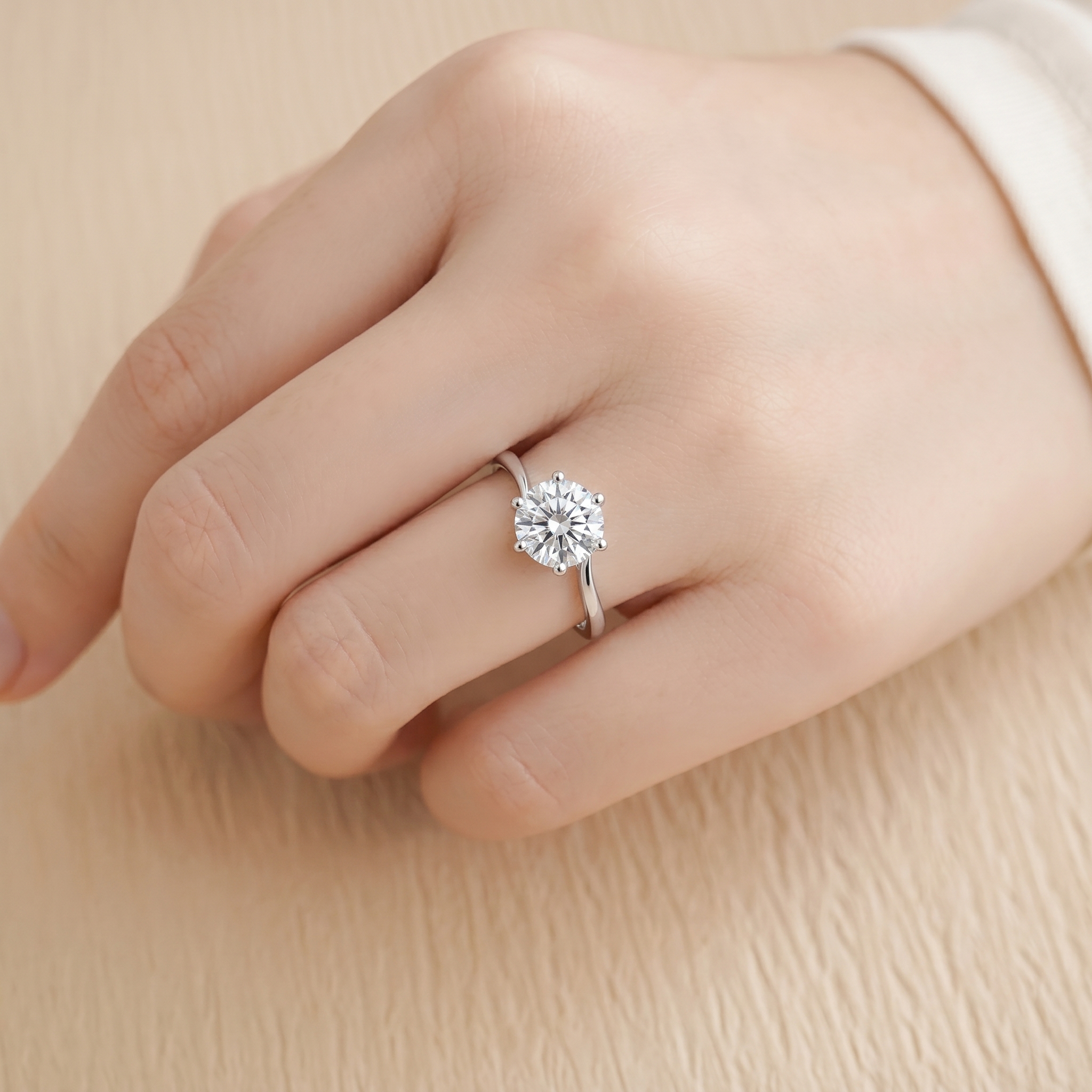 Nhẫn nữ bạc xi bạch kim đá Moissanite 6.5 ly kiểm định GRA LAVESTA KC172 sang trọng, thời thượng