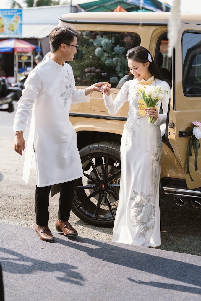 Khach hang - Ao dai cuoi, an hoi hoi Ha cuc 1