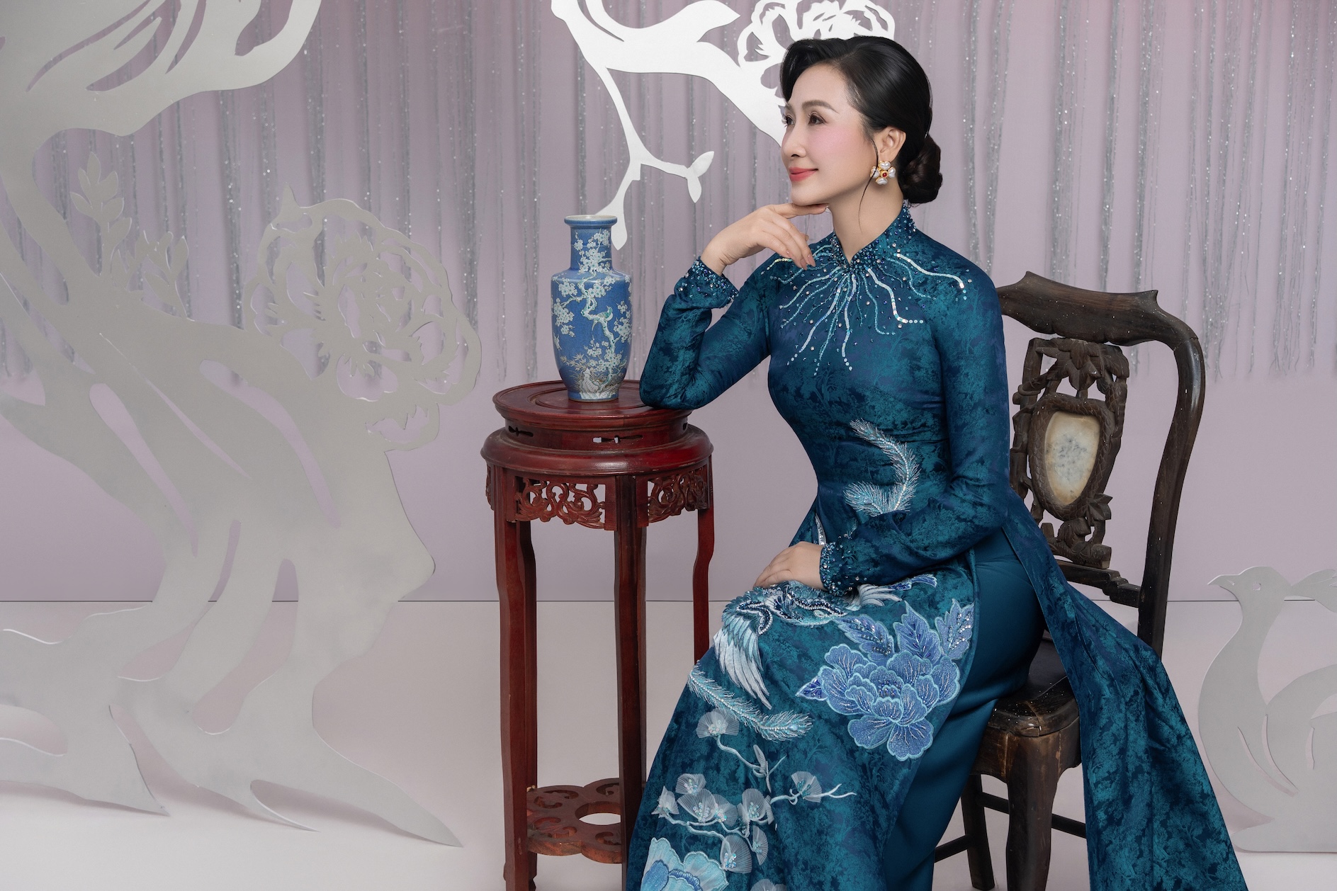 MẪU PHỤNG NGHI