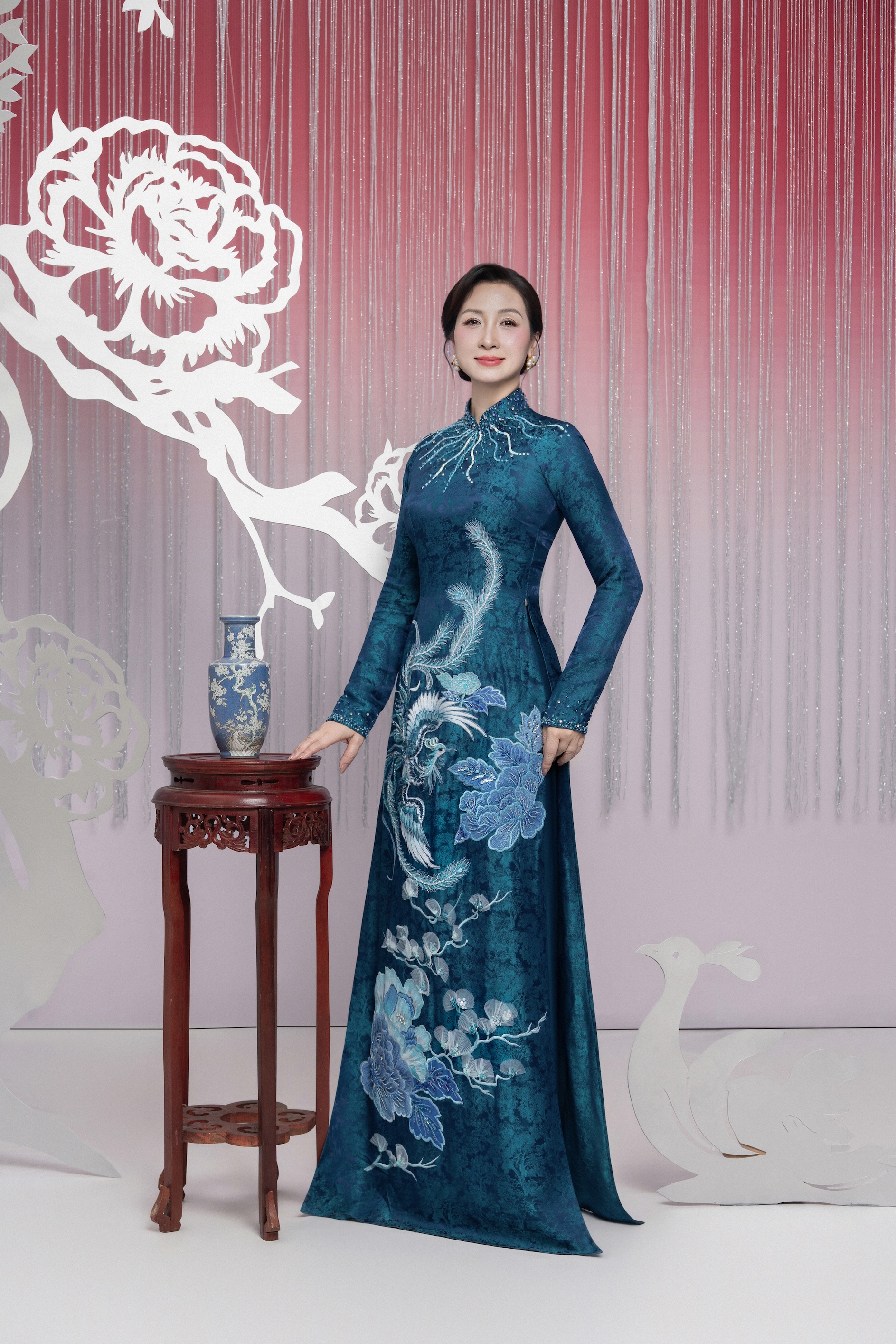 MẪU PHỤNG NGHI