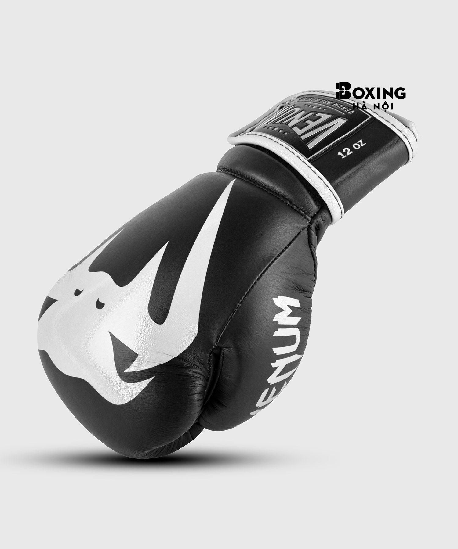 GĂNG TAY BOXING VENUM GIANT 2.0 PRO VELCRO - ĐEN / TRẮNG