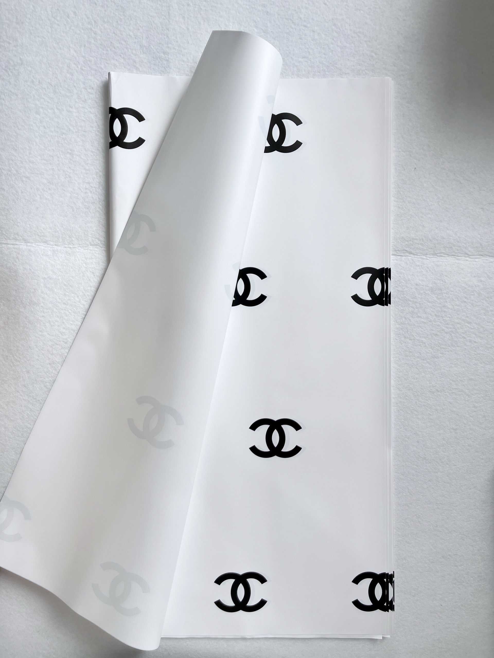 GIẤY GÓI HOA 2 MẶT LOGO CHANEL