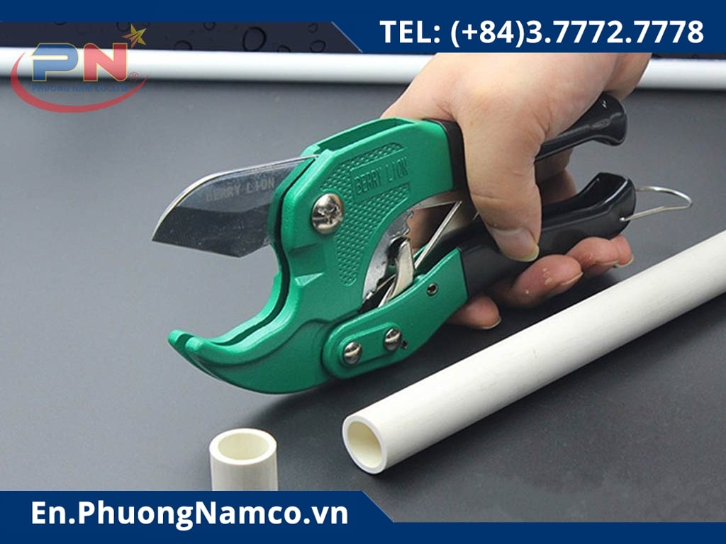 BERRYLION-PVC-Pipe-Cutter-42mm-application