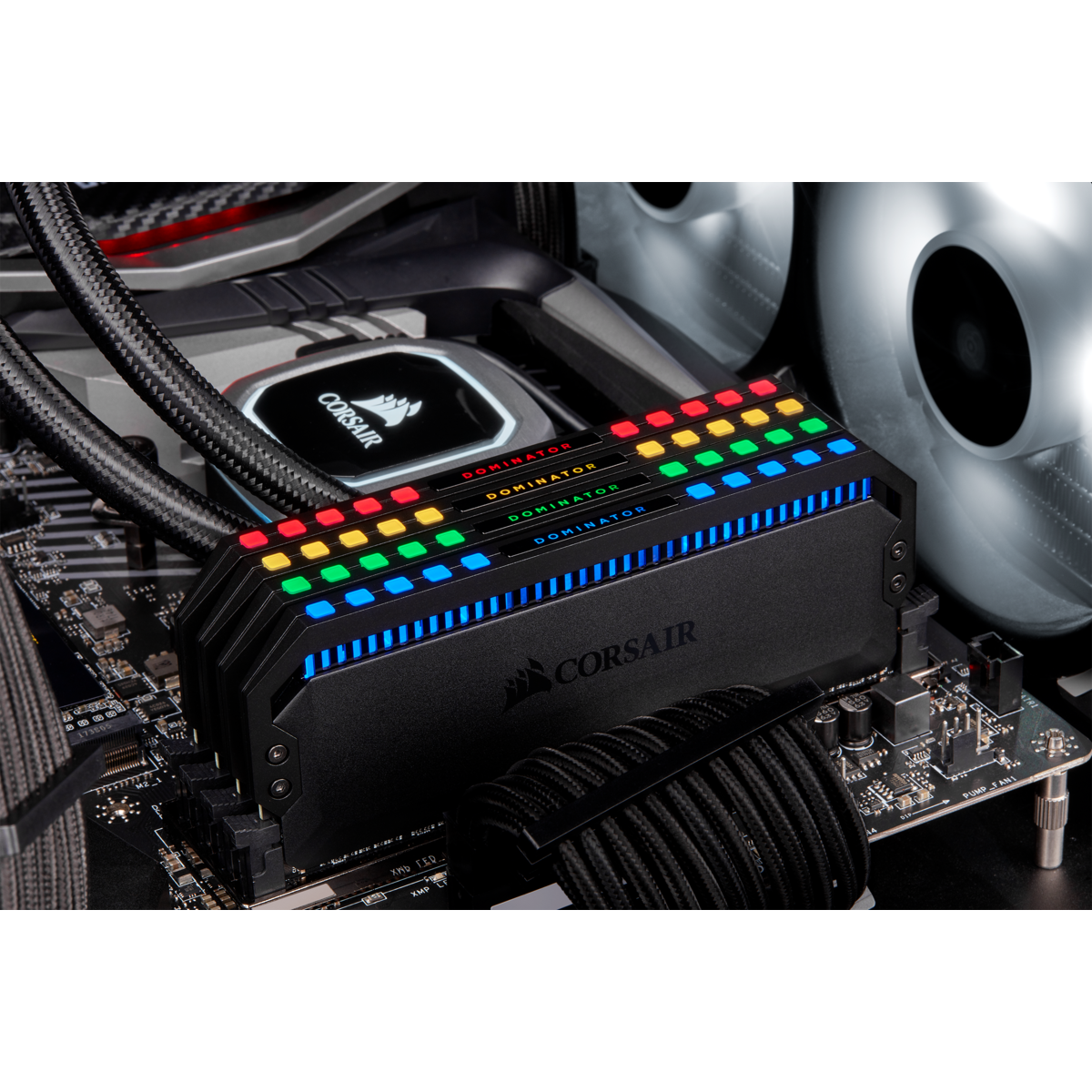 RAM Desktop CORSAIR Dominator RGB (CMT16GX4M2C3000C15) 16GB 3000MHZ