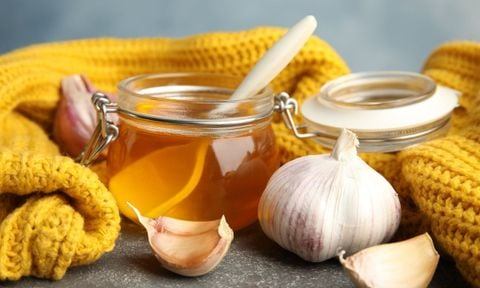 Cách chữa bệnh gút theo dân gian bằng mật ong và tỏi