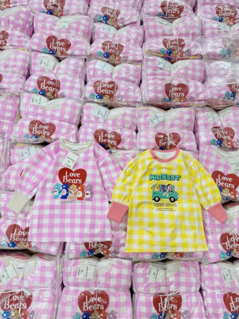 Set 2 váy kẻ LOVE bear bé gái