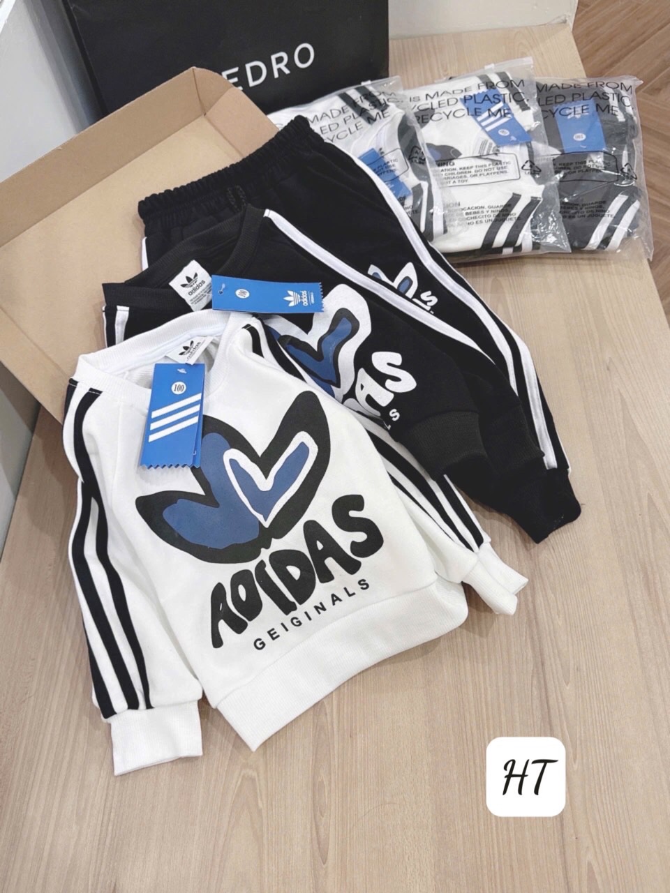 Set bộ adidas viền tay bé trai