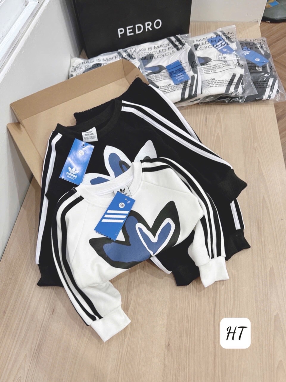 Set bộ adidas viền tay bé trai