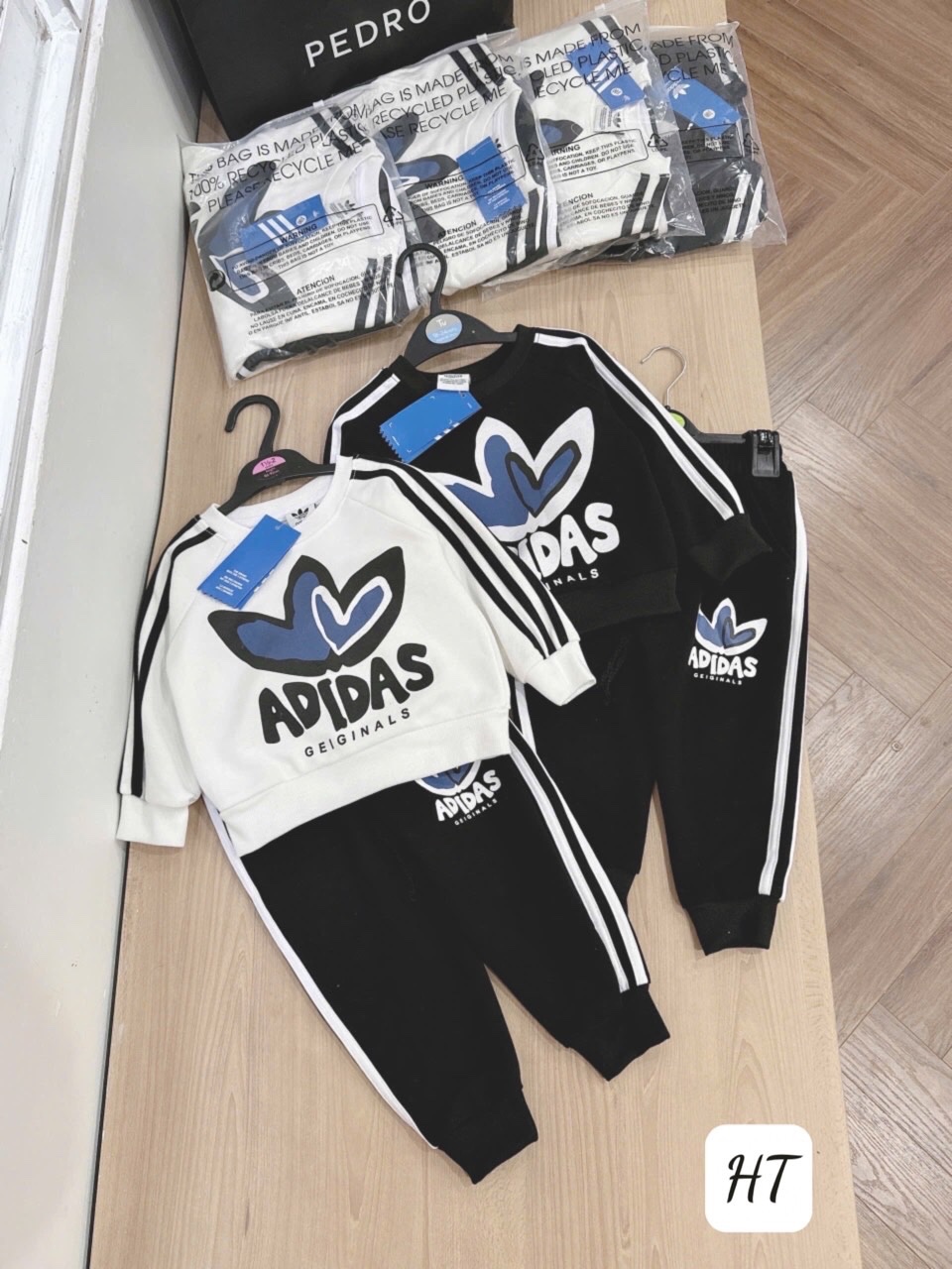 Set bộ adidas viền tay bé trai