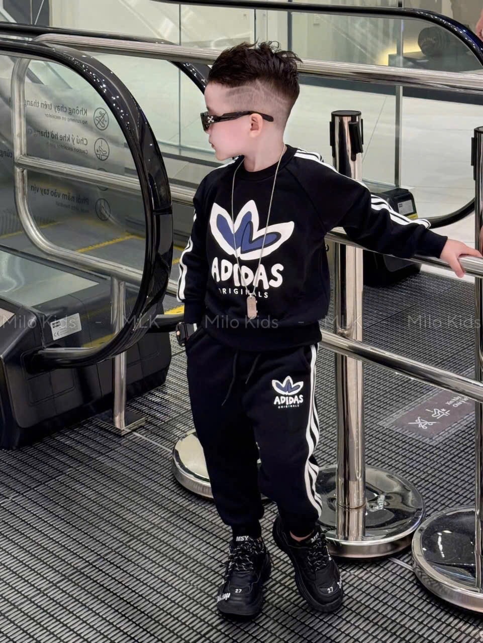 Set bộ adidas viền tay bé trai
