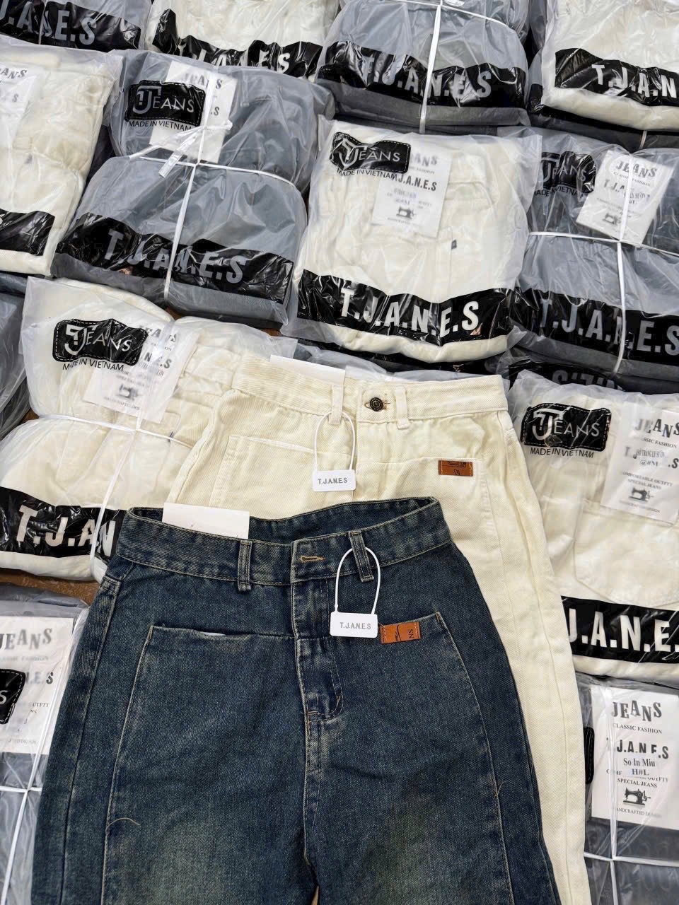 Quần Jeans xanh suông