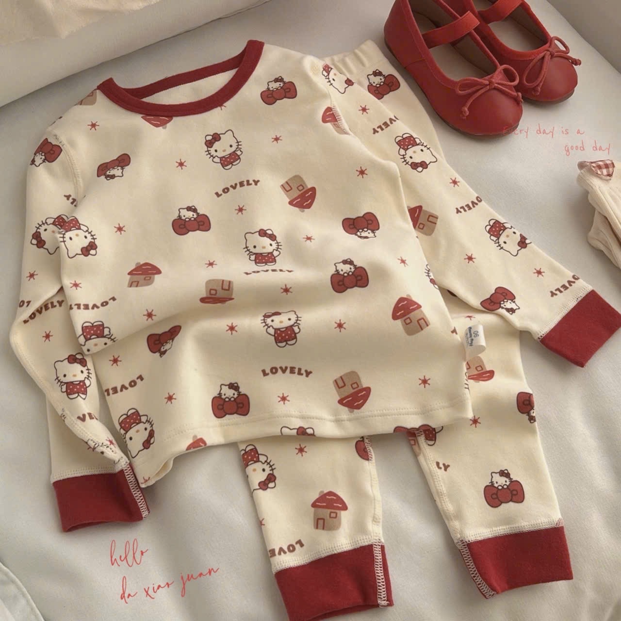 Set 2 bộ đỏ gấu + mèo kitty