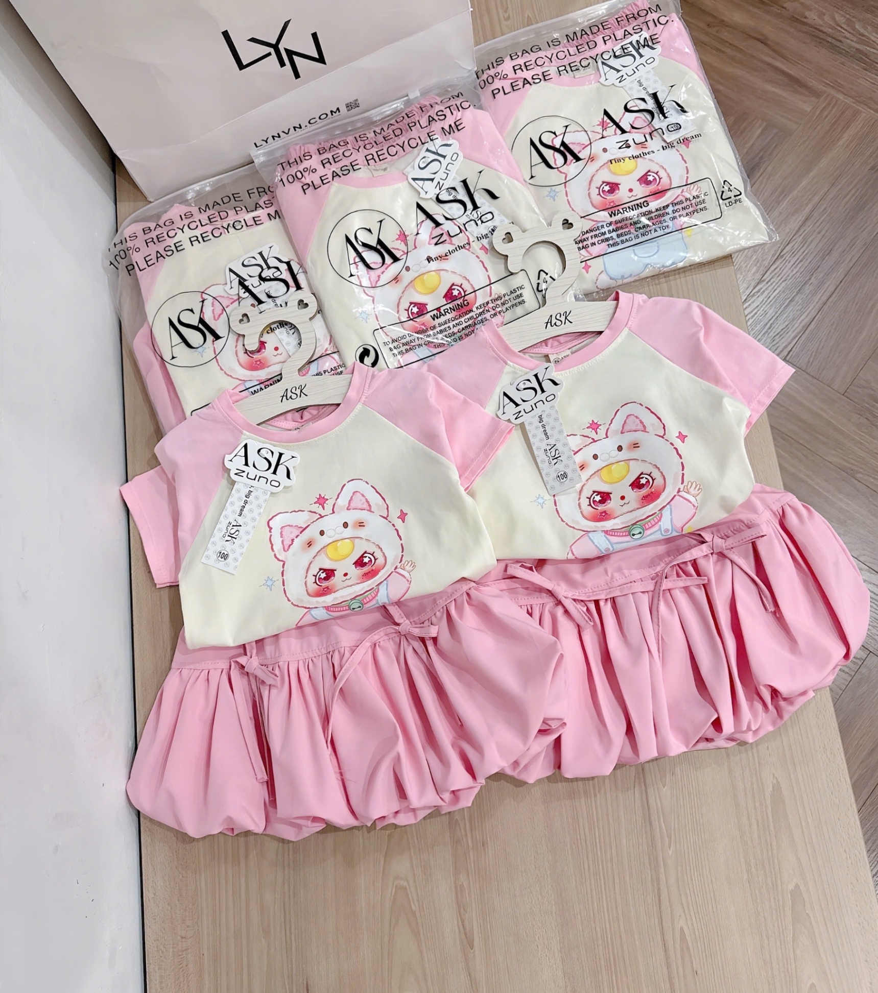 V04 váy Baby three Hồng