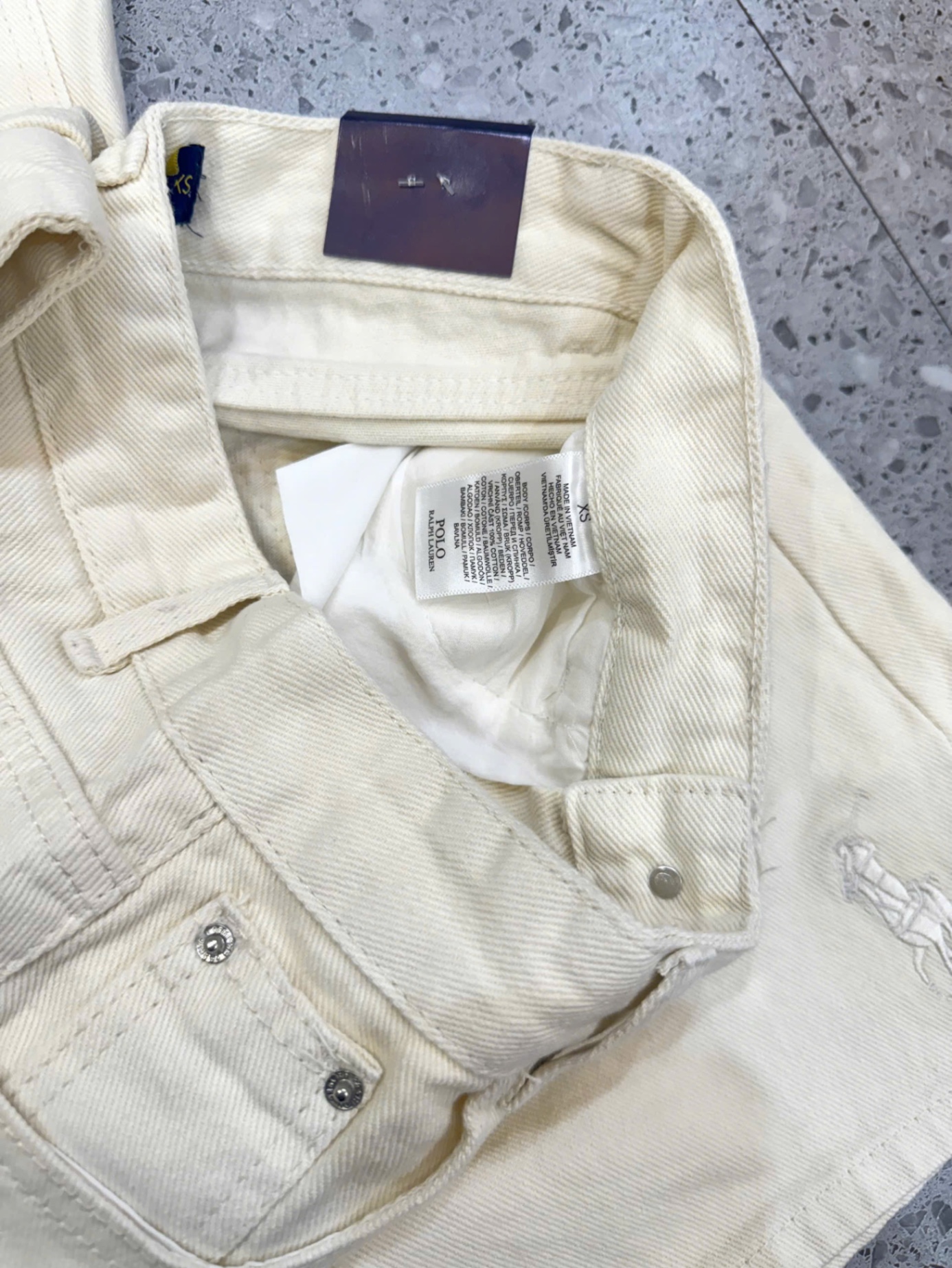 Q851 Quần short ngố be