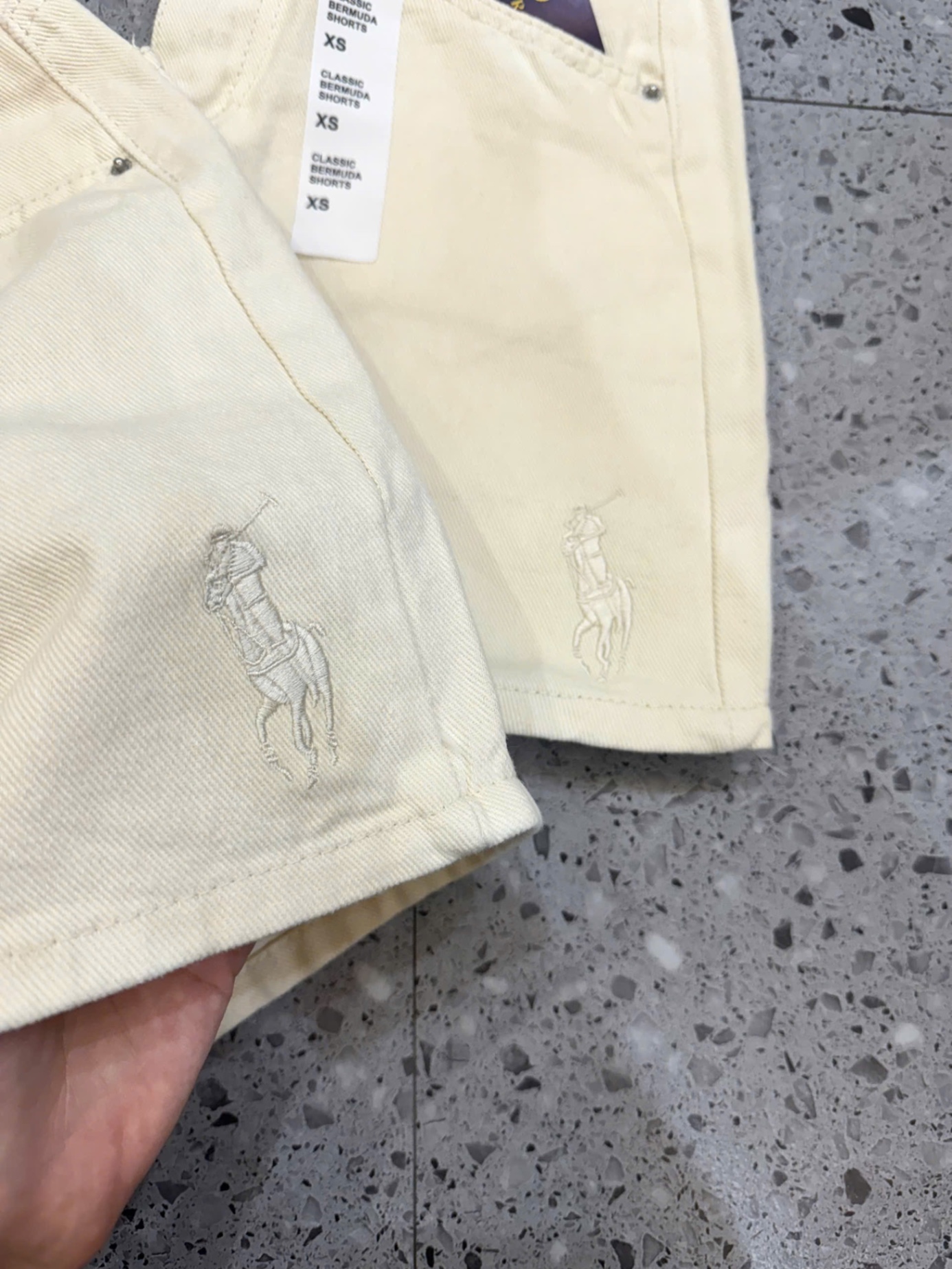 Q851 Quần short ngố be