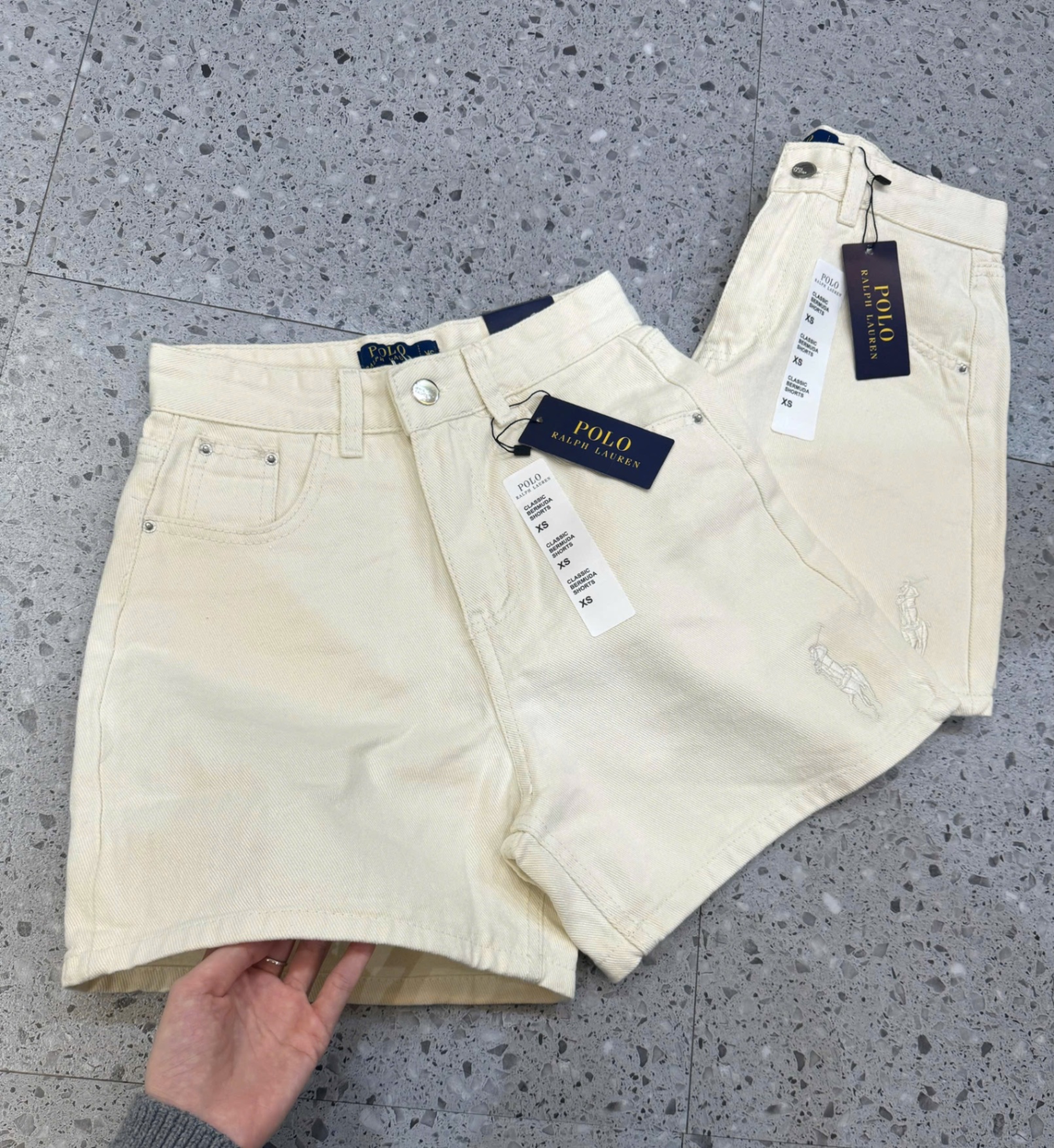 Q851 Quần short ngố be