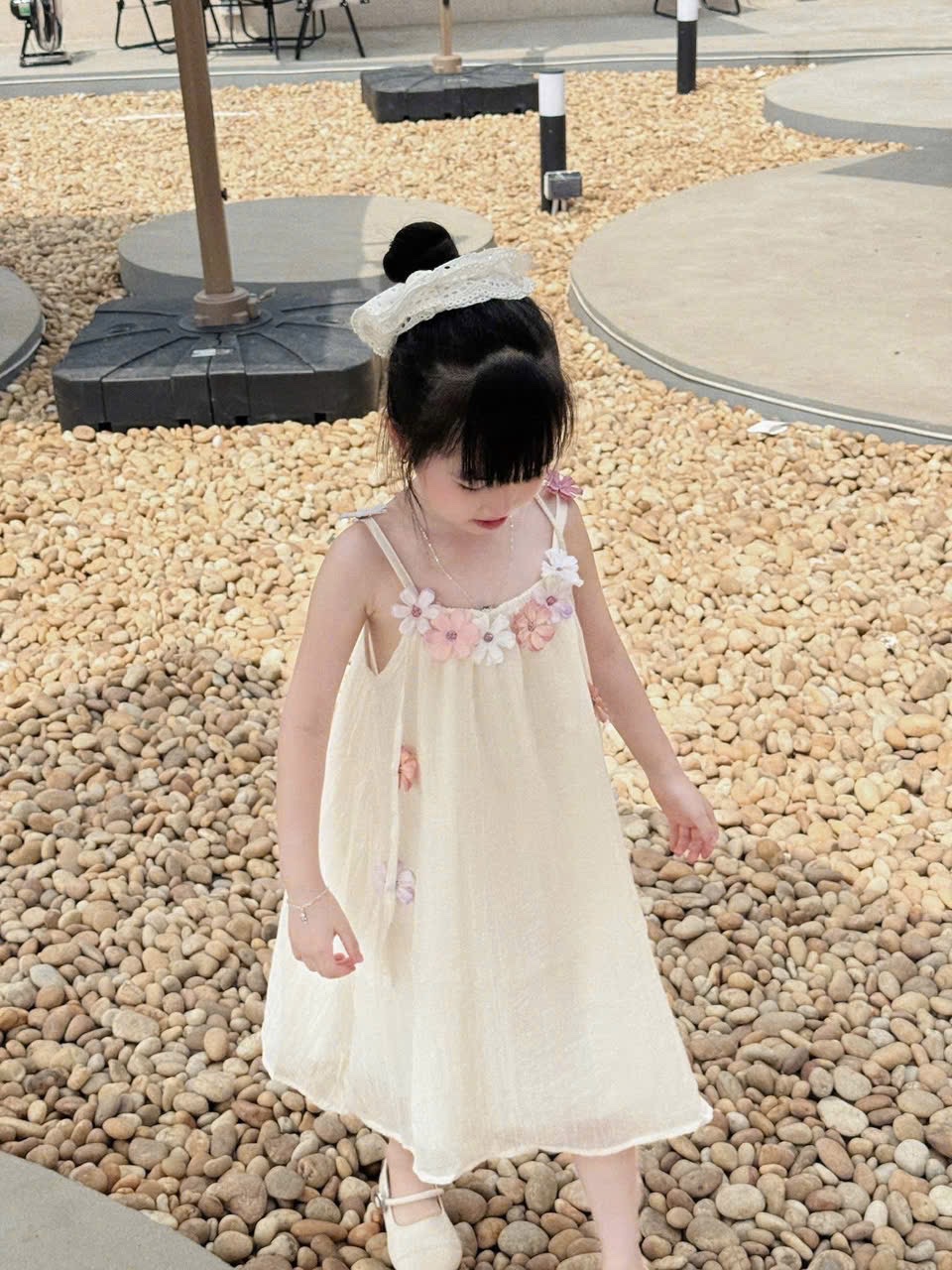 V02# Váy tơ nhăn đính hoa bé gái