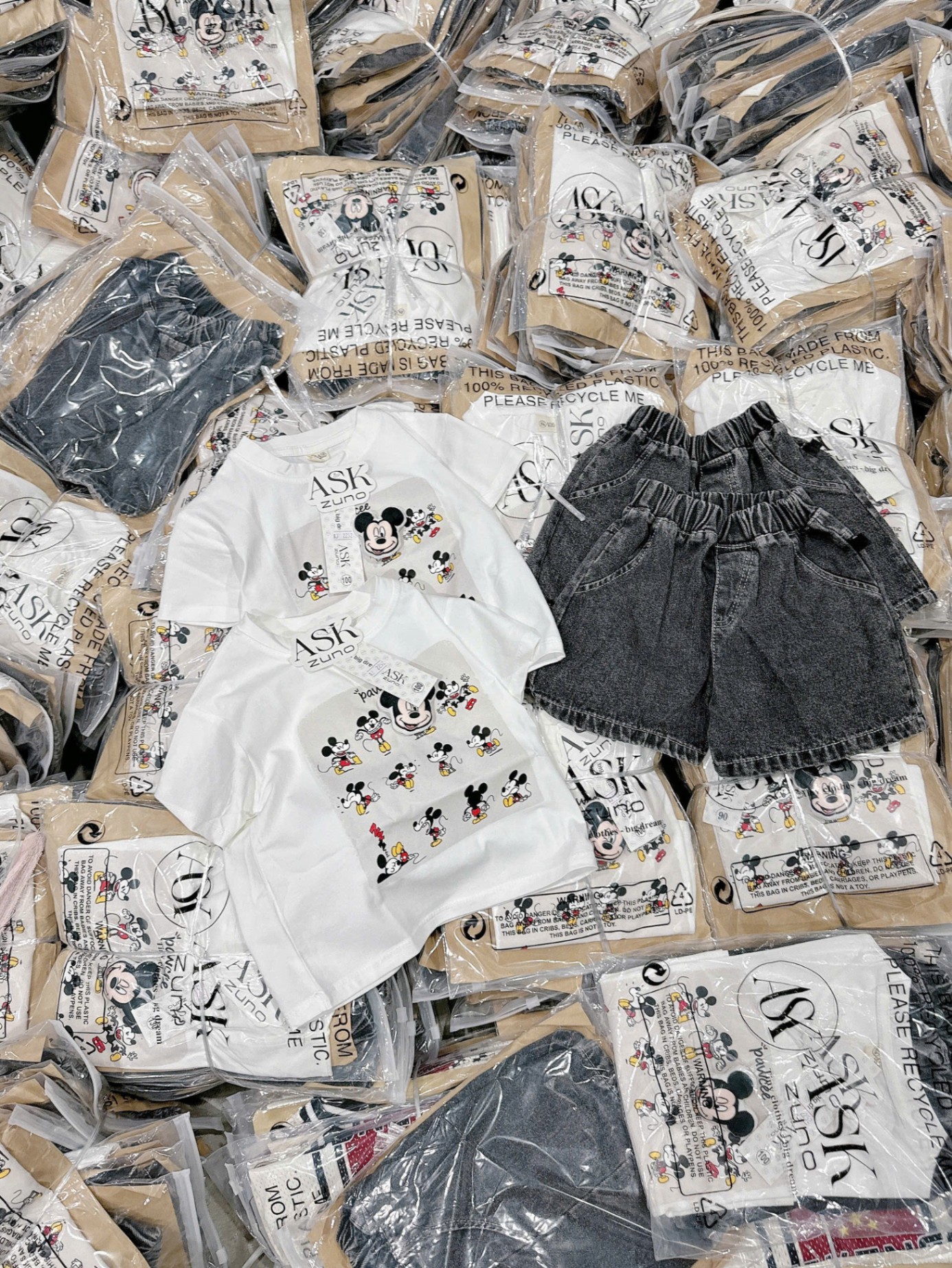 B22 BỘ MICKEY TRẮNG QUẦN JEAN